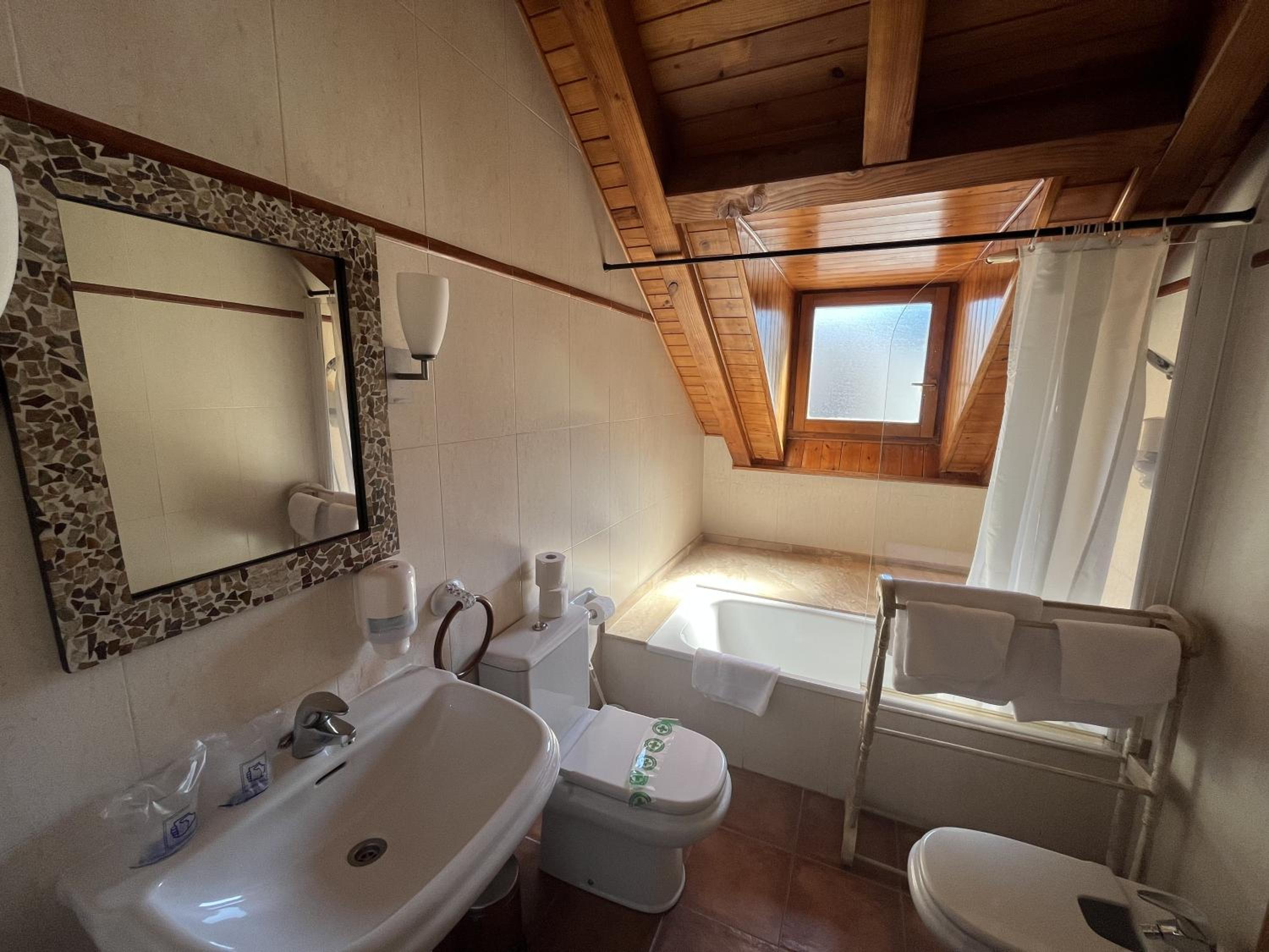 Twin Room - Photo 2