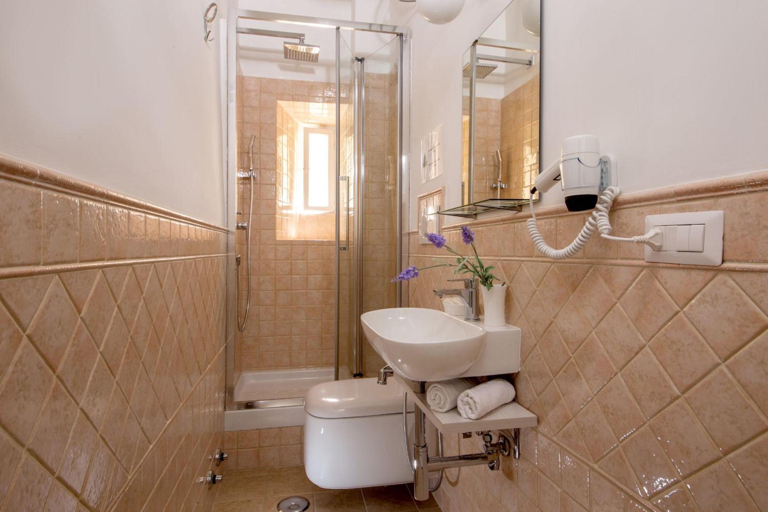 Deluxe Double Room With Extra Bed photo 3
