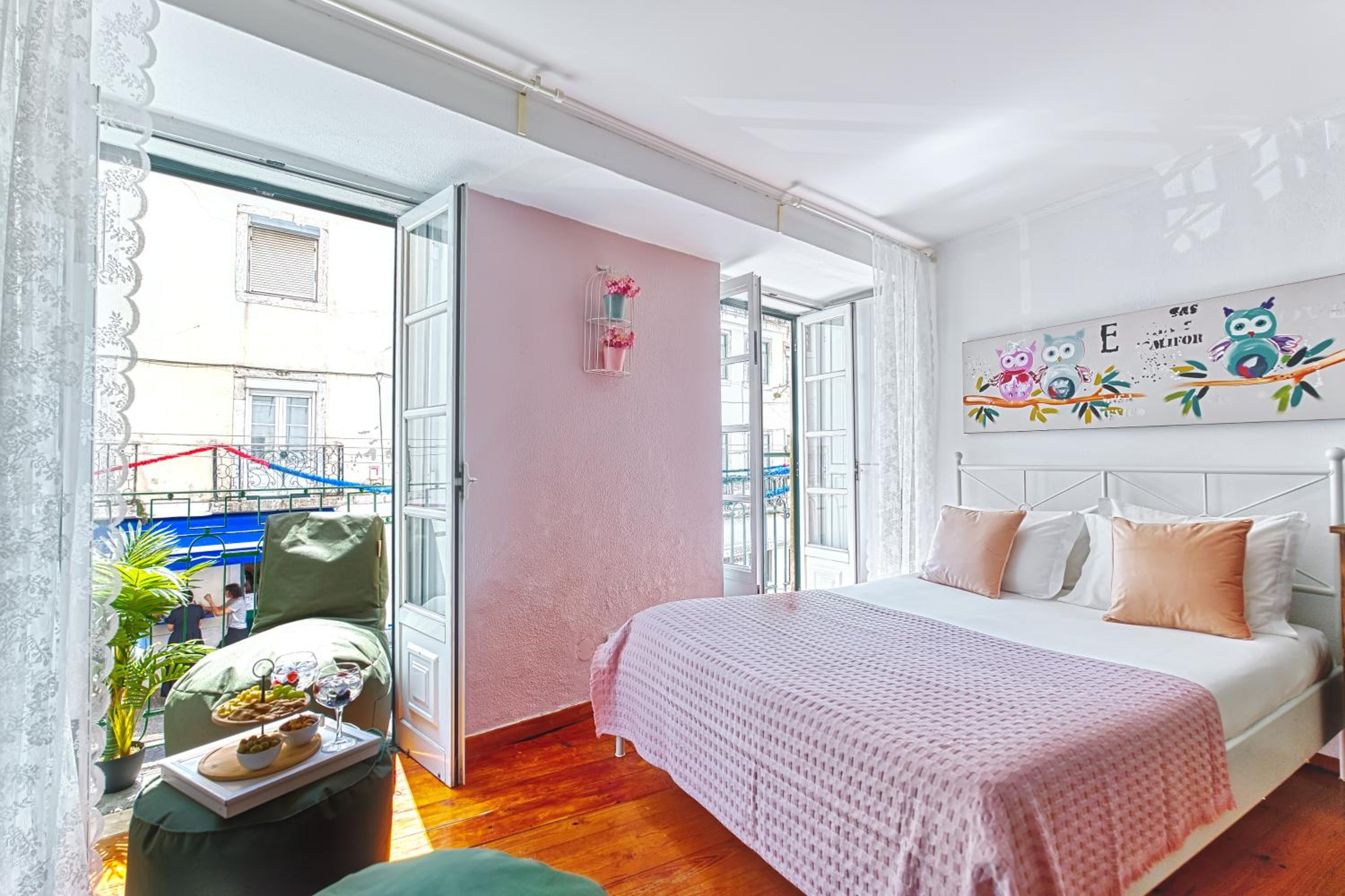 One-Bedroom Apartment - Photo 1