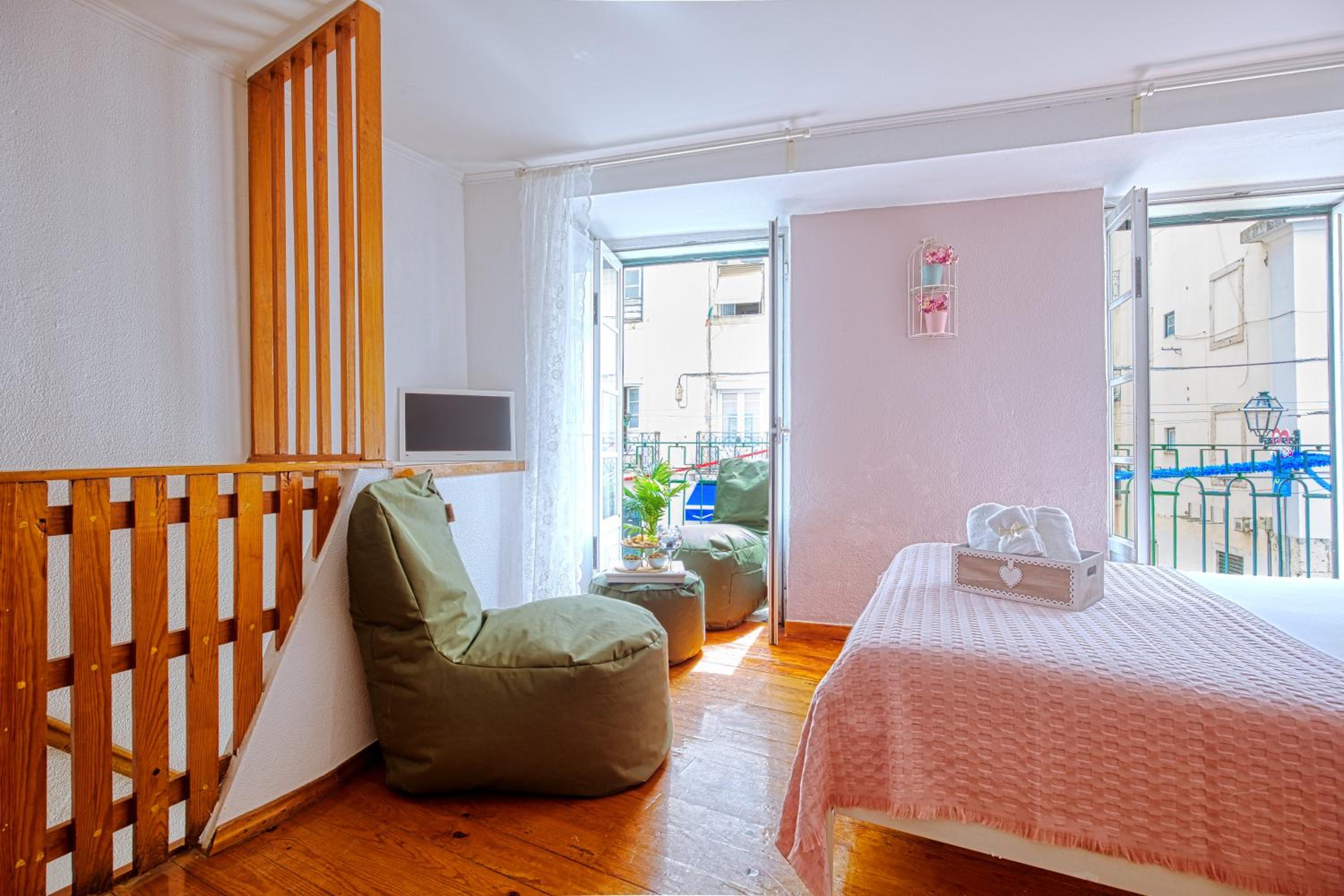 One-Bedroom Apartment - Photo 3