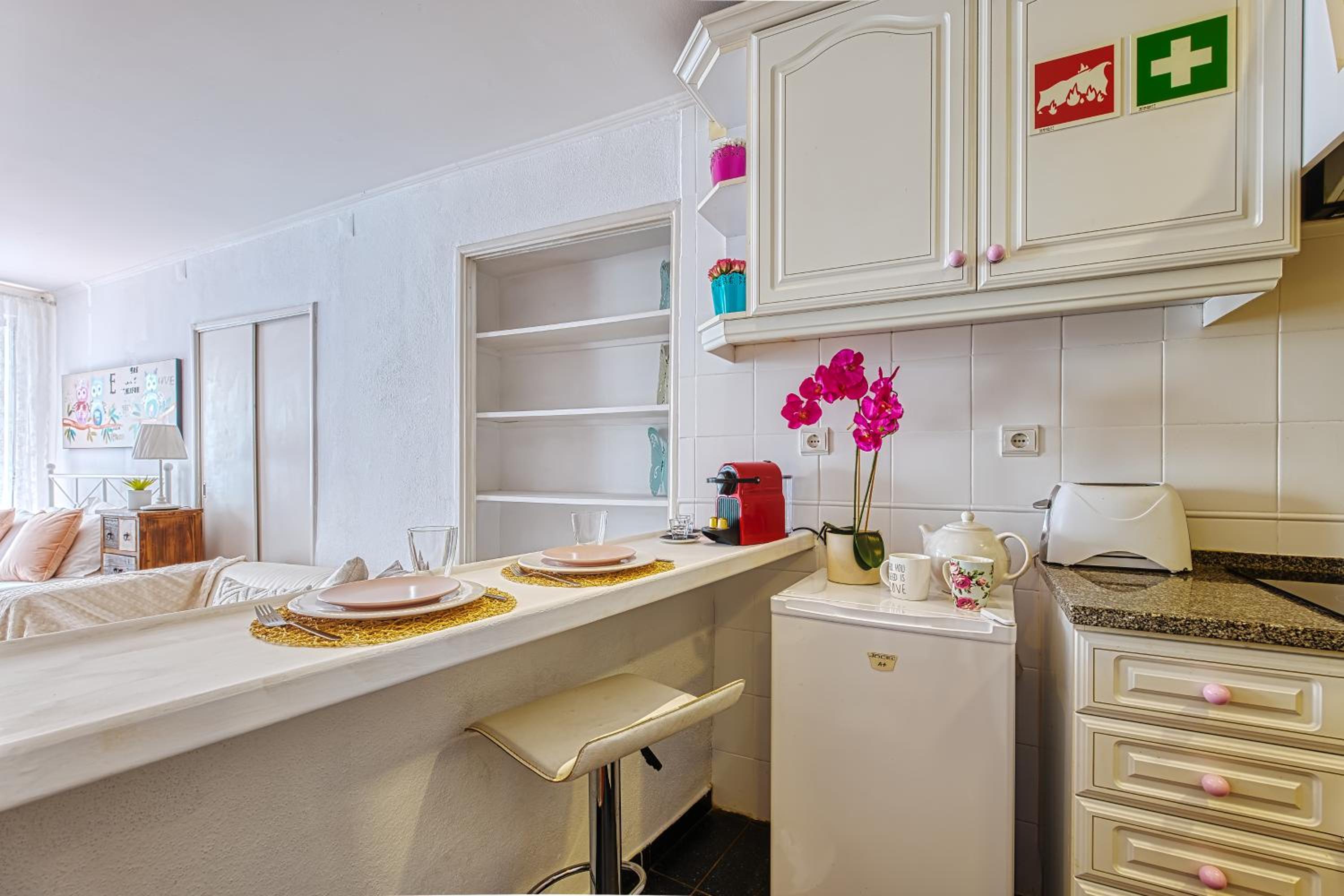 One-Bedroom Apartment - Photo 12