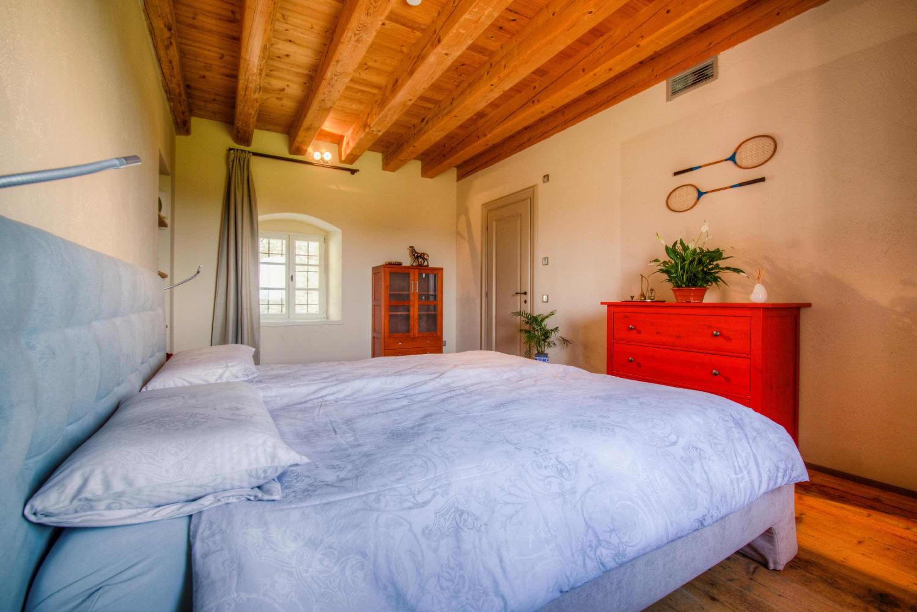 Superior One-Bedroom Apartment