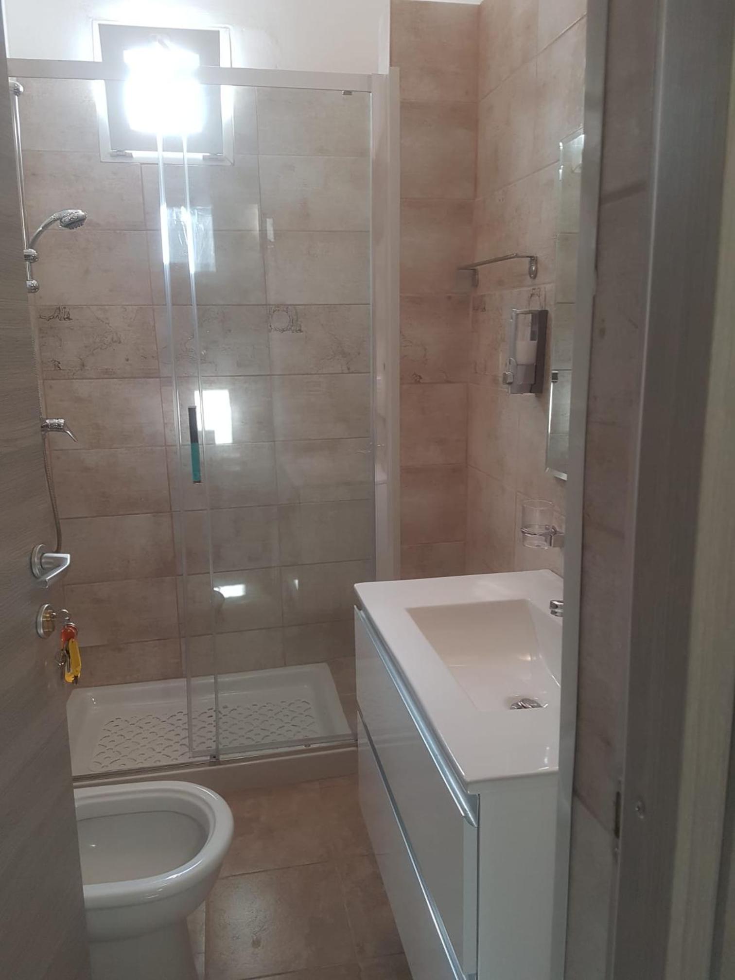 Double Room with Private External Bathroom - Photo 4