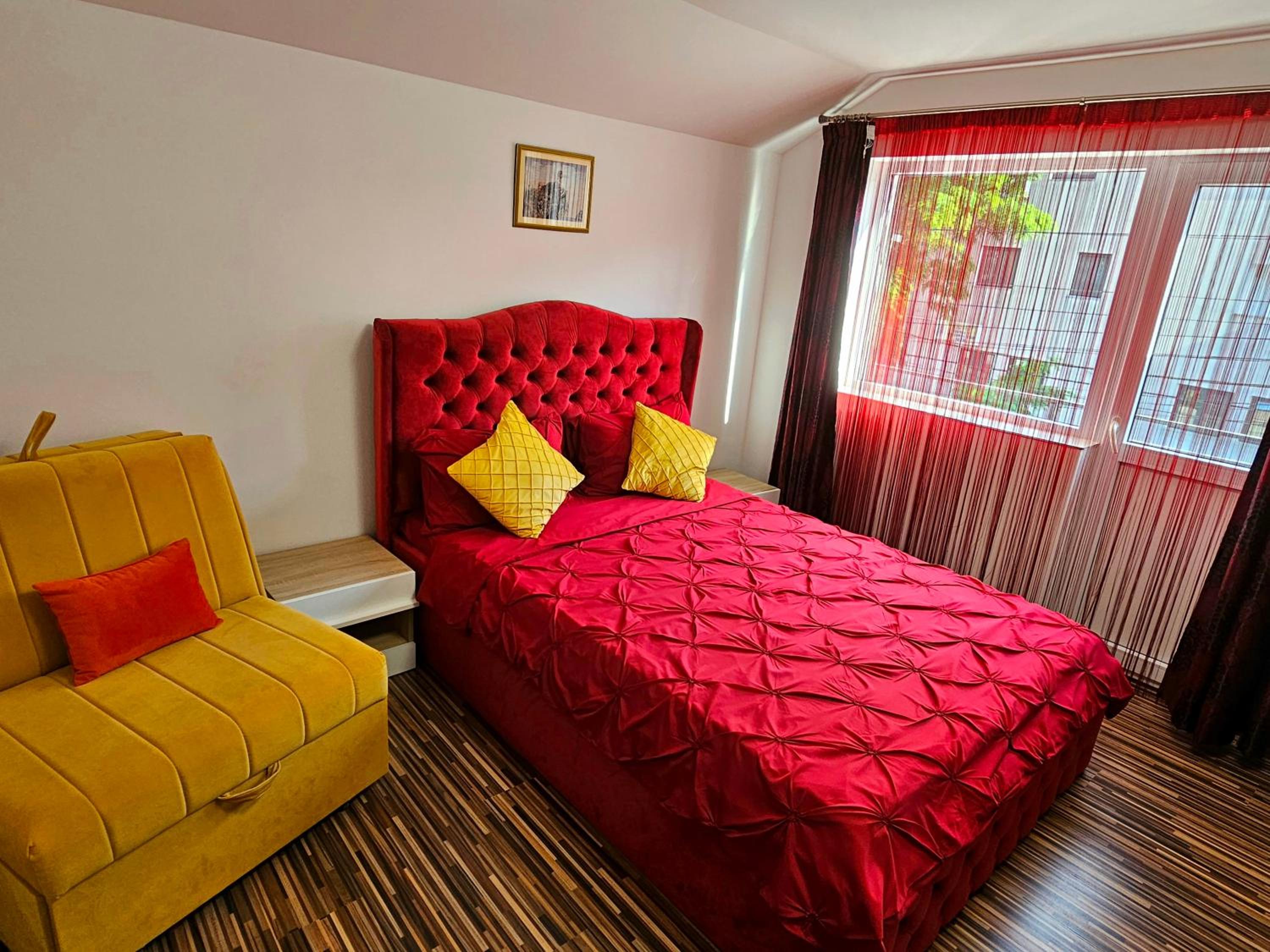 Double Room with Balcony - Photo 3