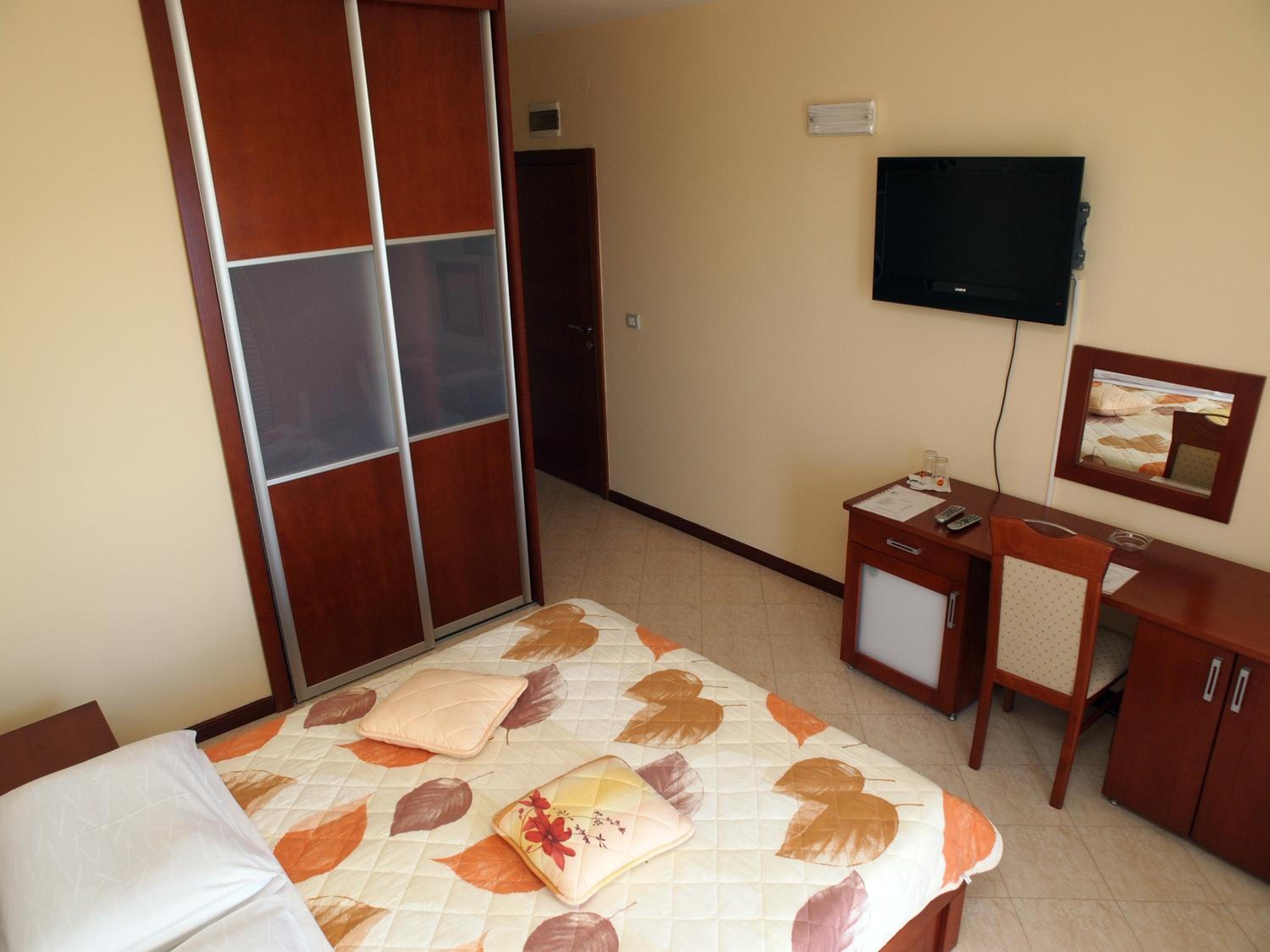 Double Room with Balcony and Sea View - Photo 10