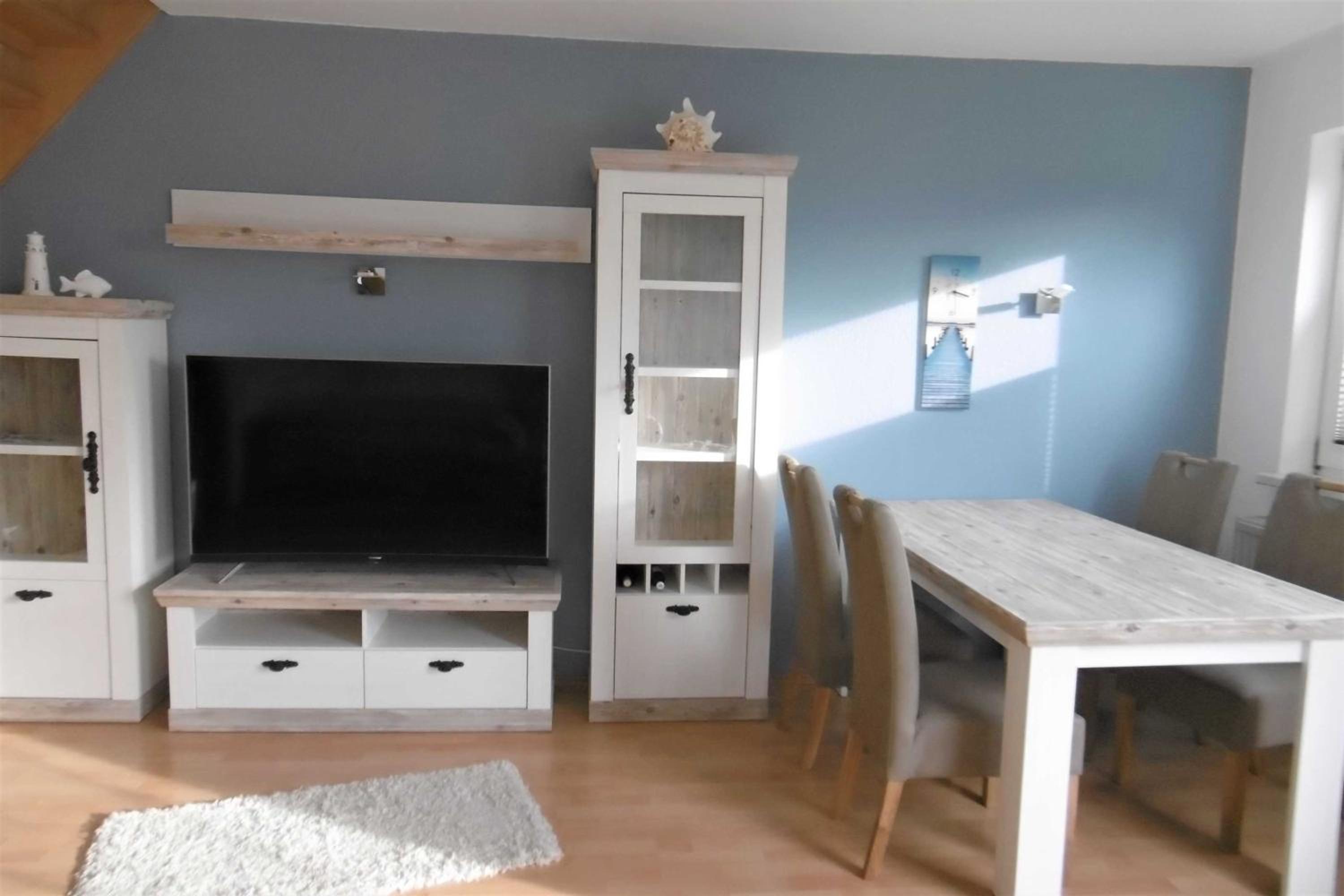 Three-Bedroom Apartment with Balcony photo 3
