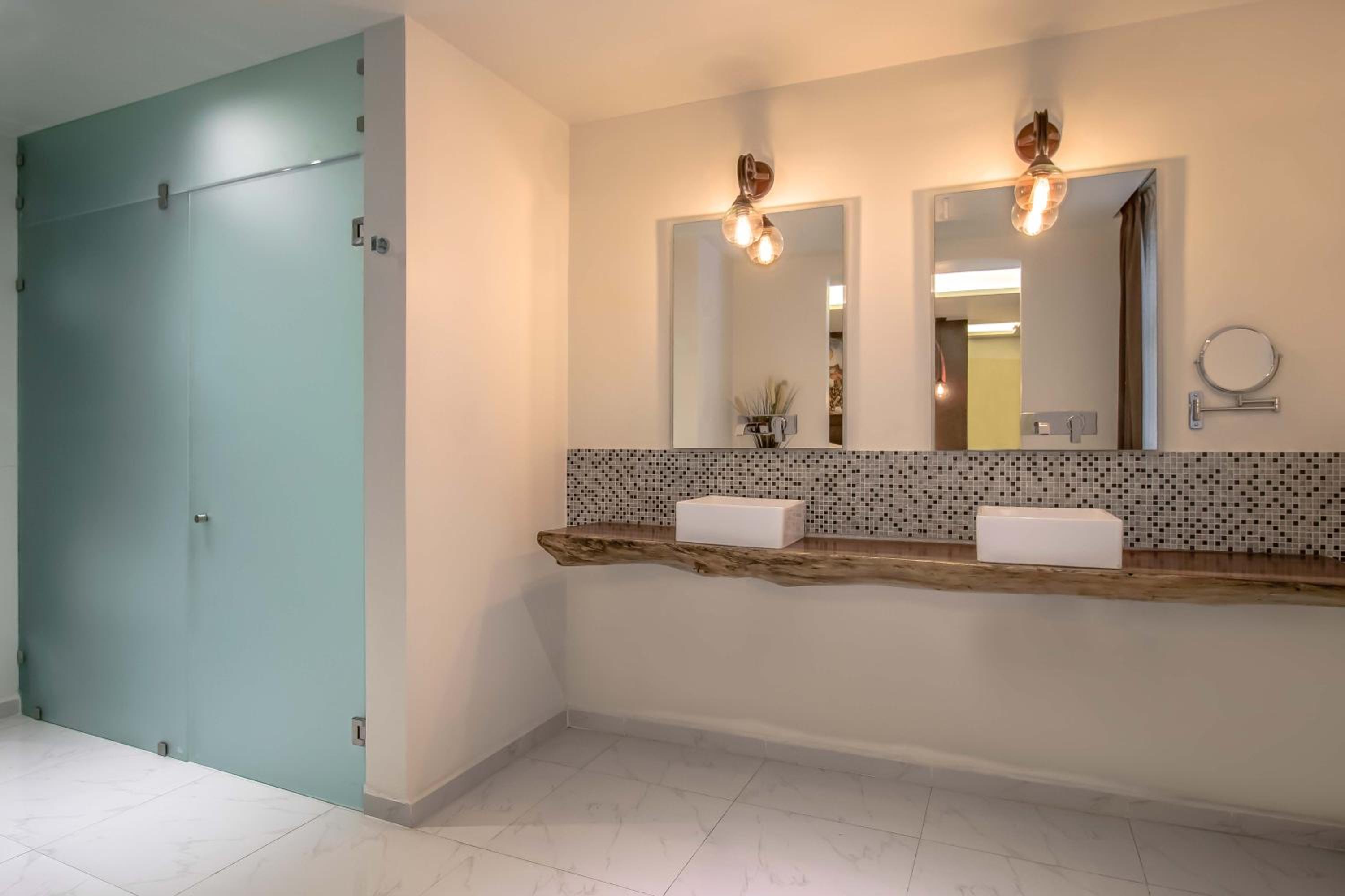 Master Suite, 1 King photo 2