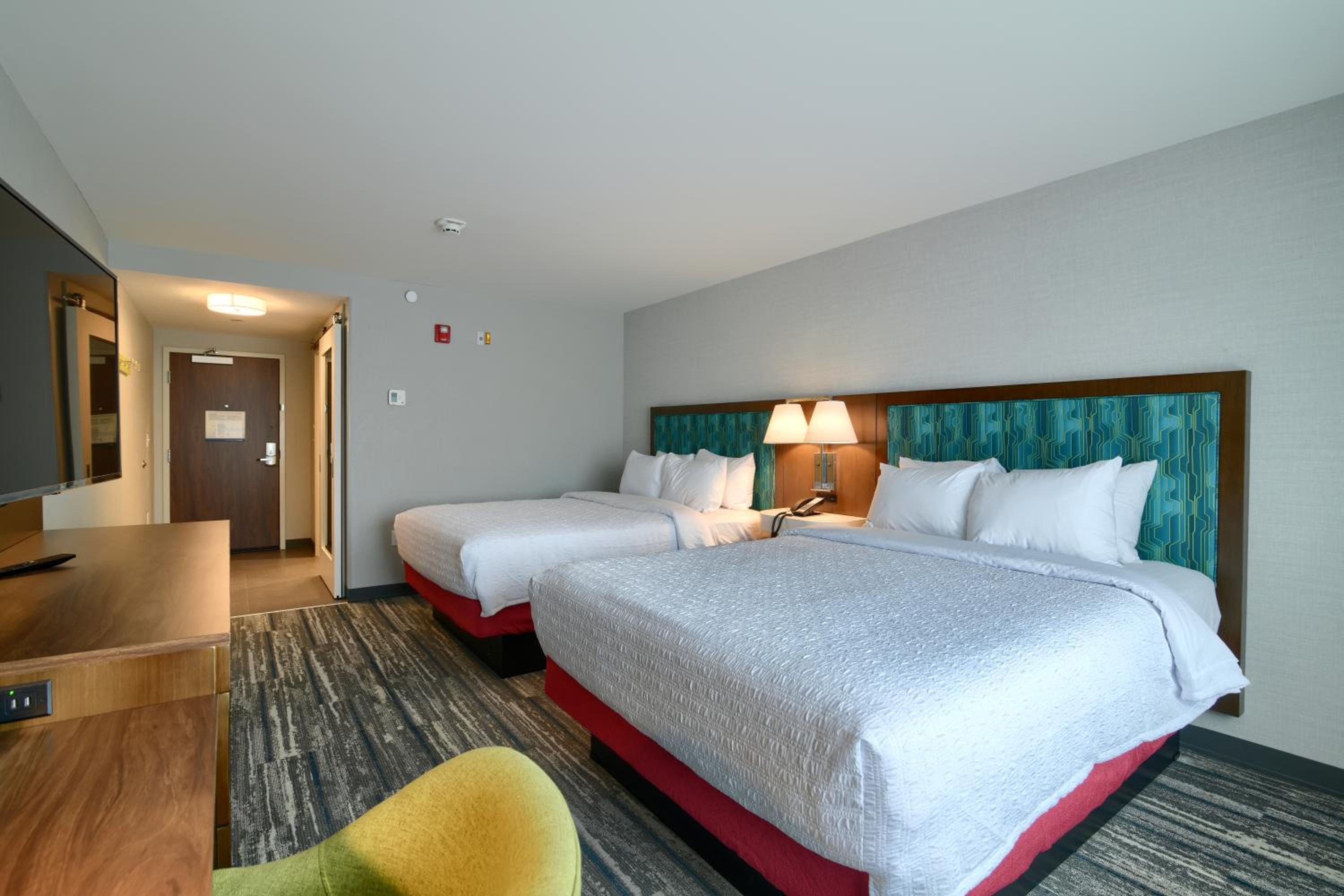 Queen Room with Two Queen Beds - Photo 6