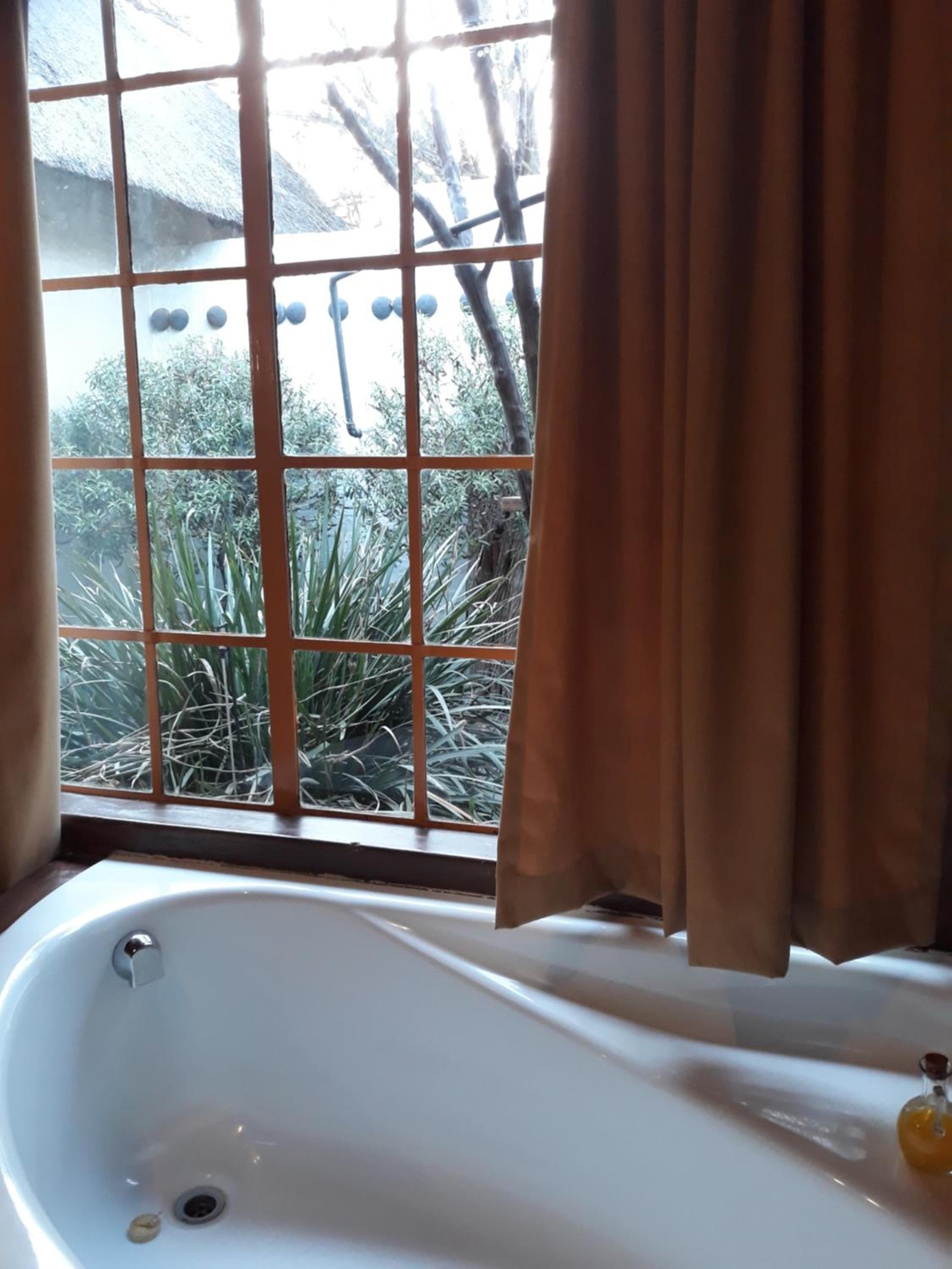 Twin Room with Garden View - Photo 8