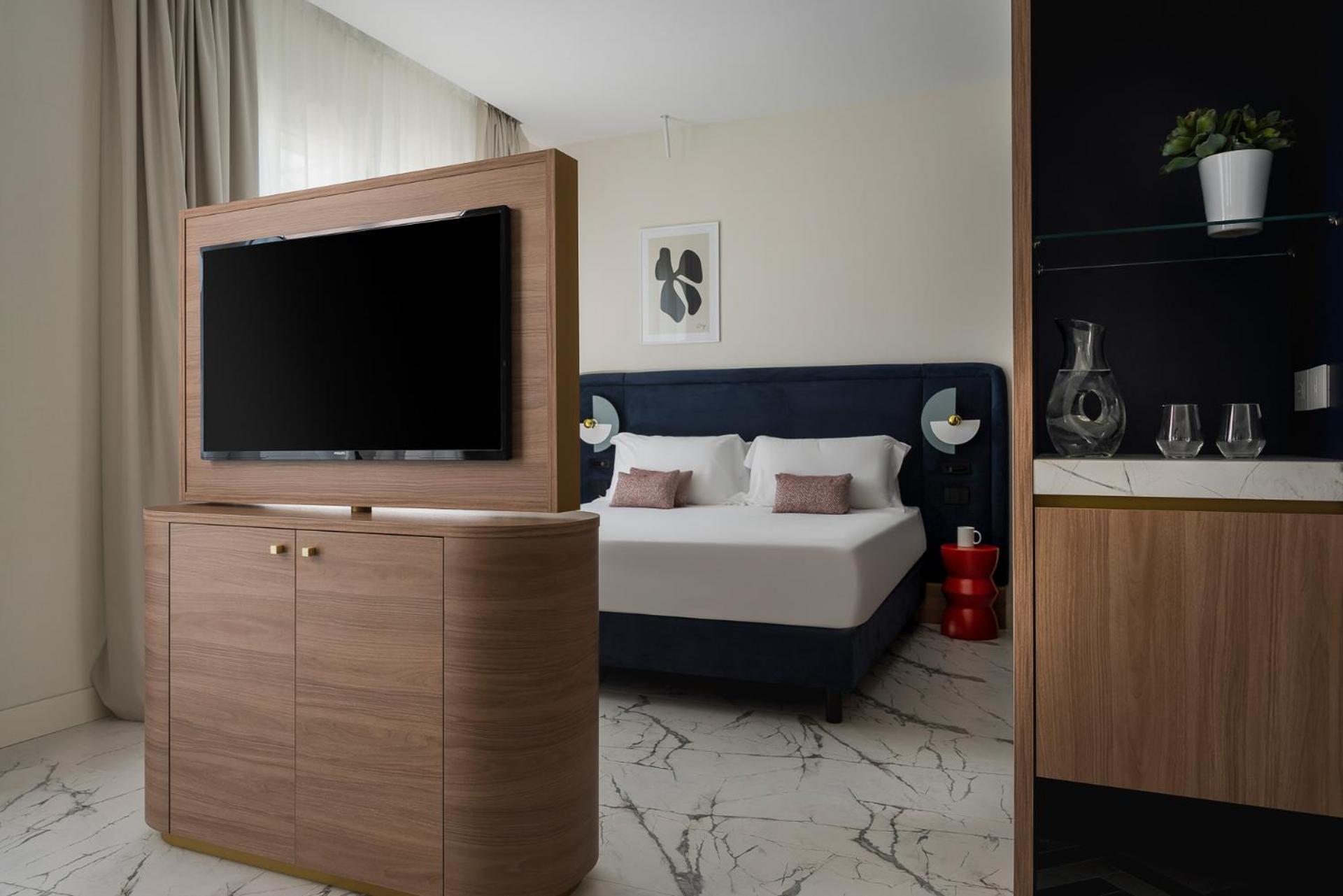 Deluxe Junior Suite - Photo 2