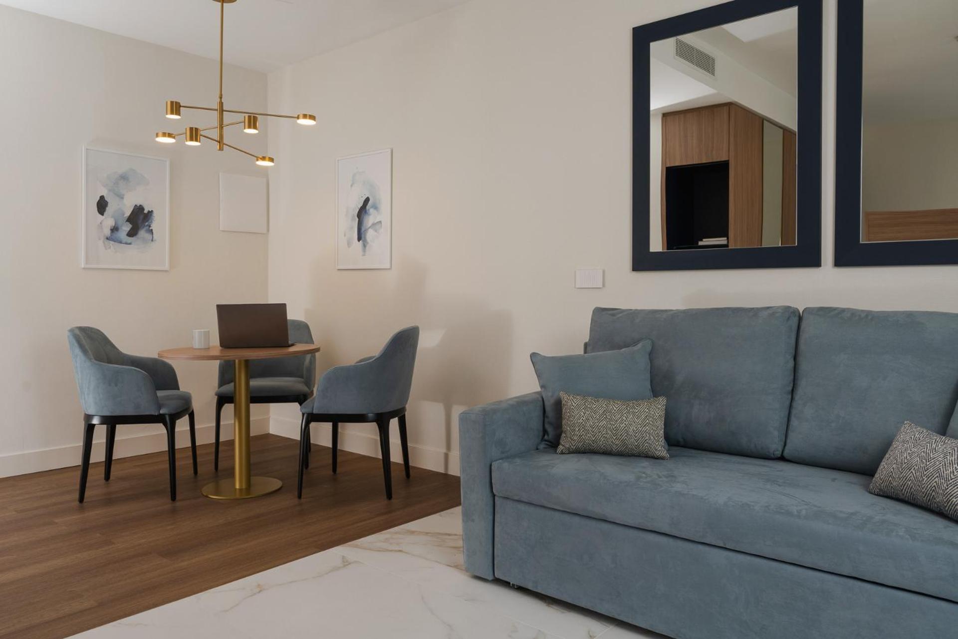 Deluxe Junior Suite - Photo 3