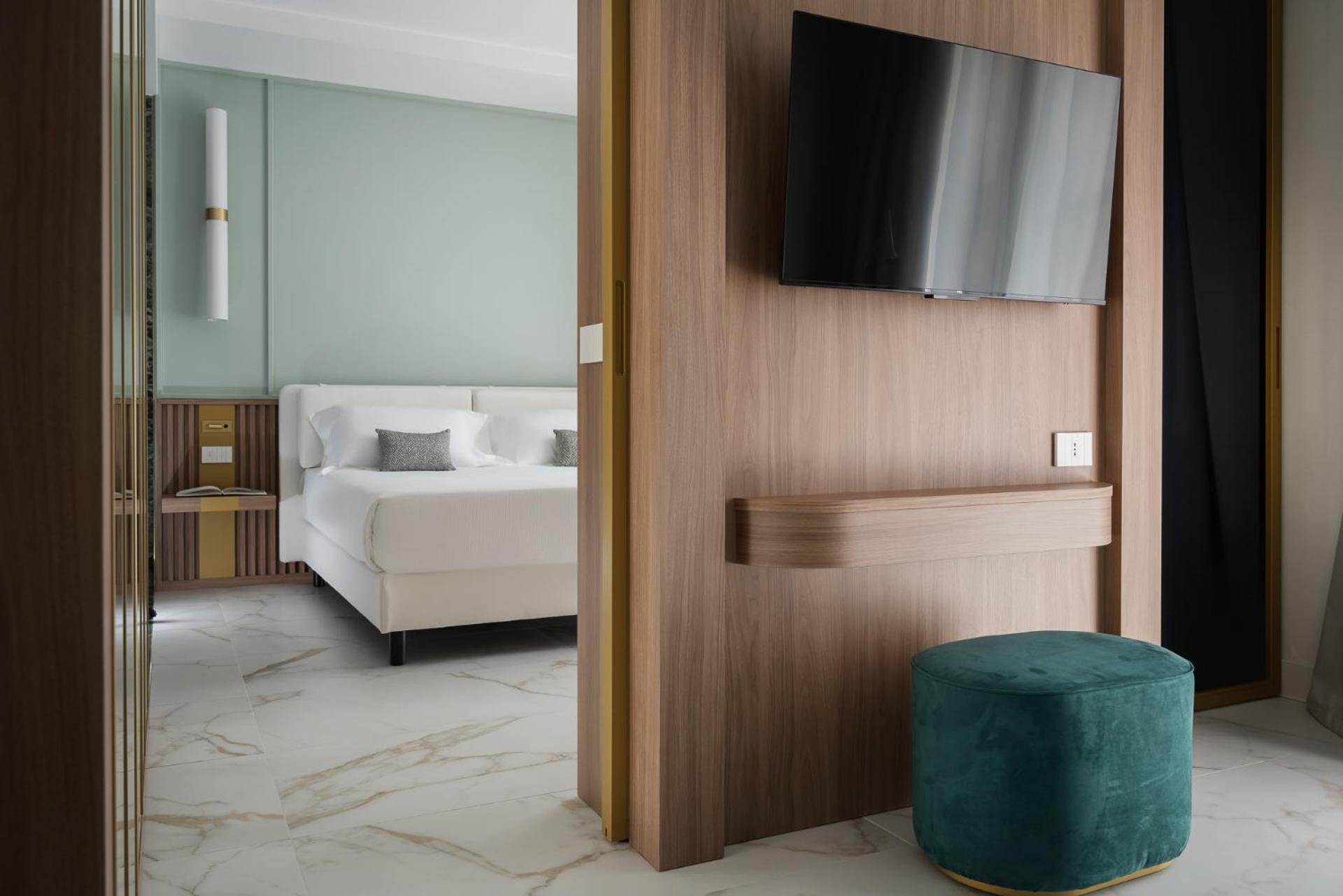 Executive Suite - Photo 5