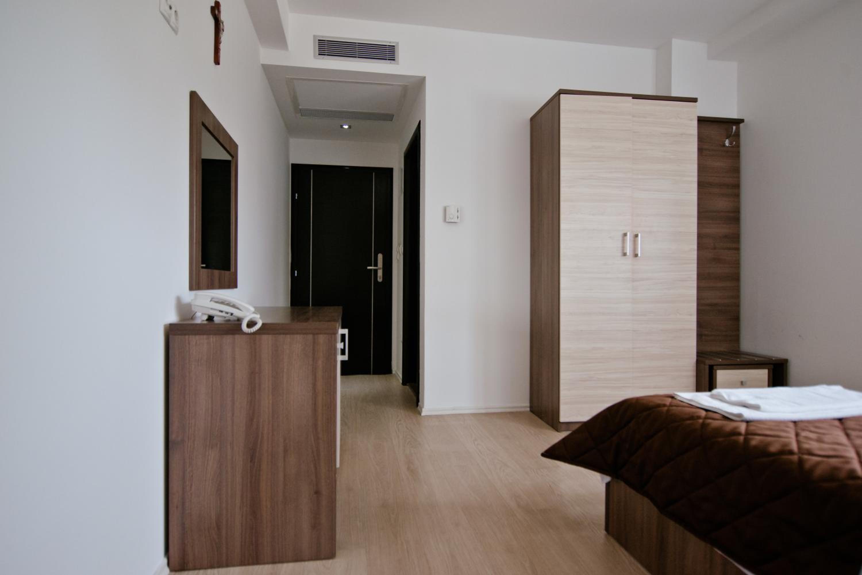 Single Room photo 2
