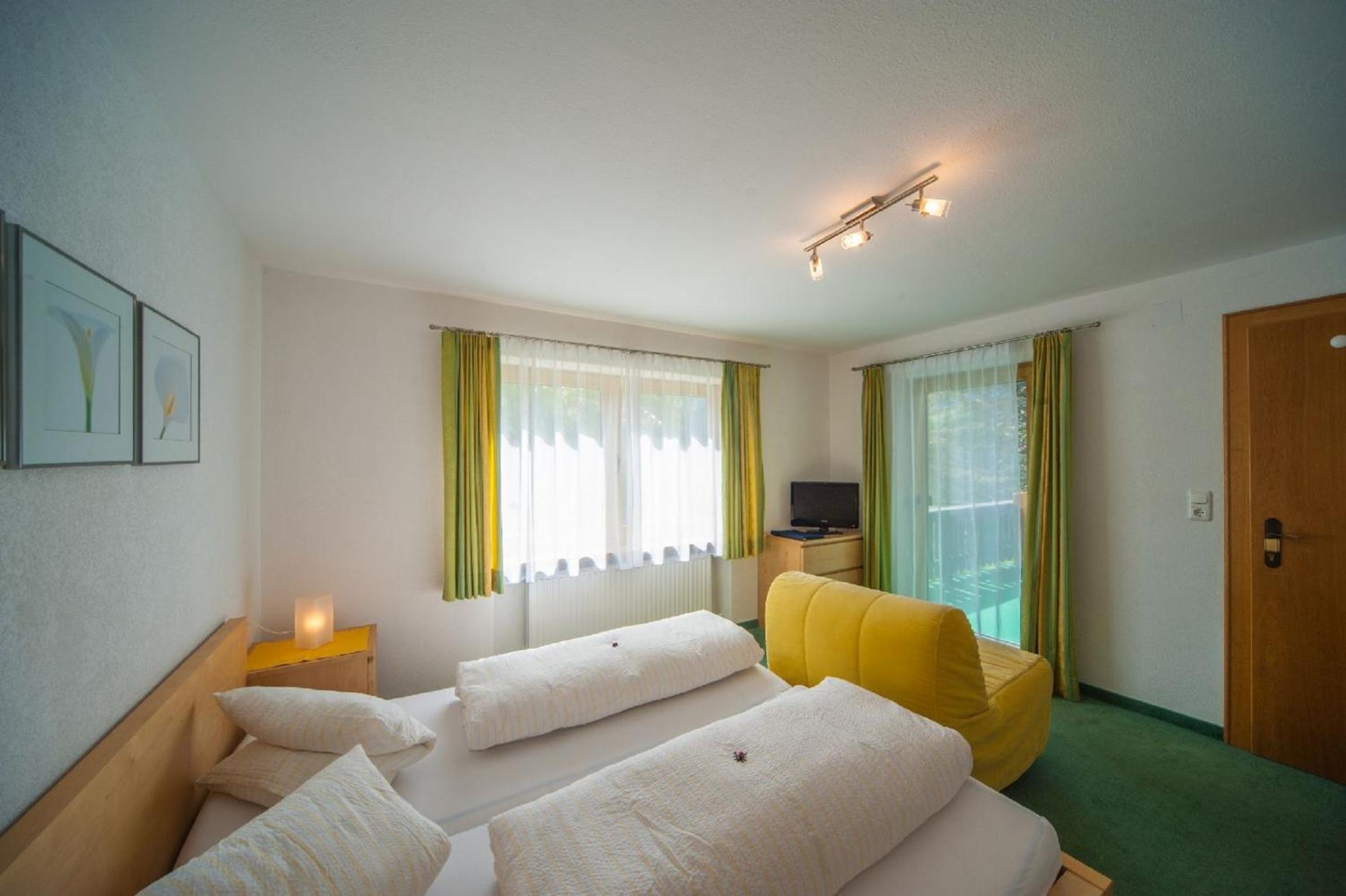 Apartment with Mountain View photo 2