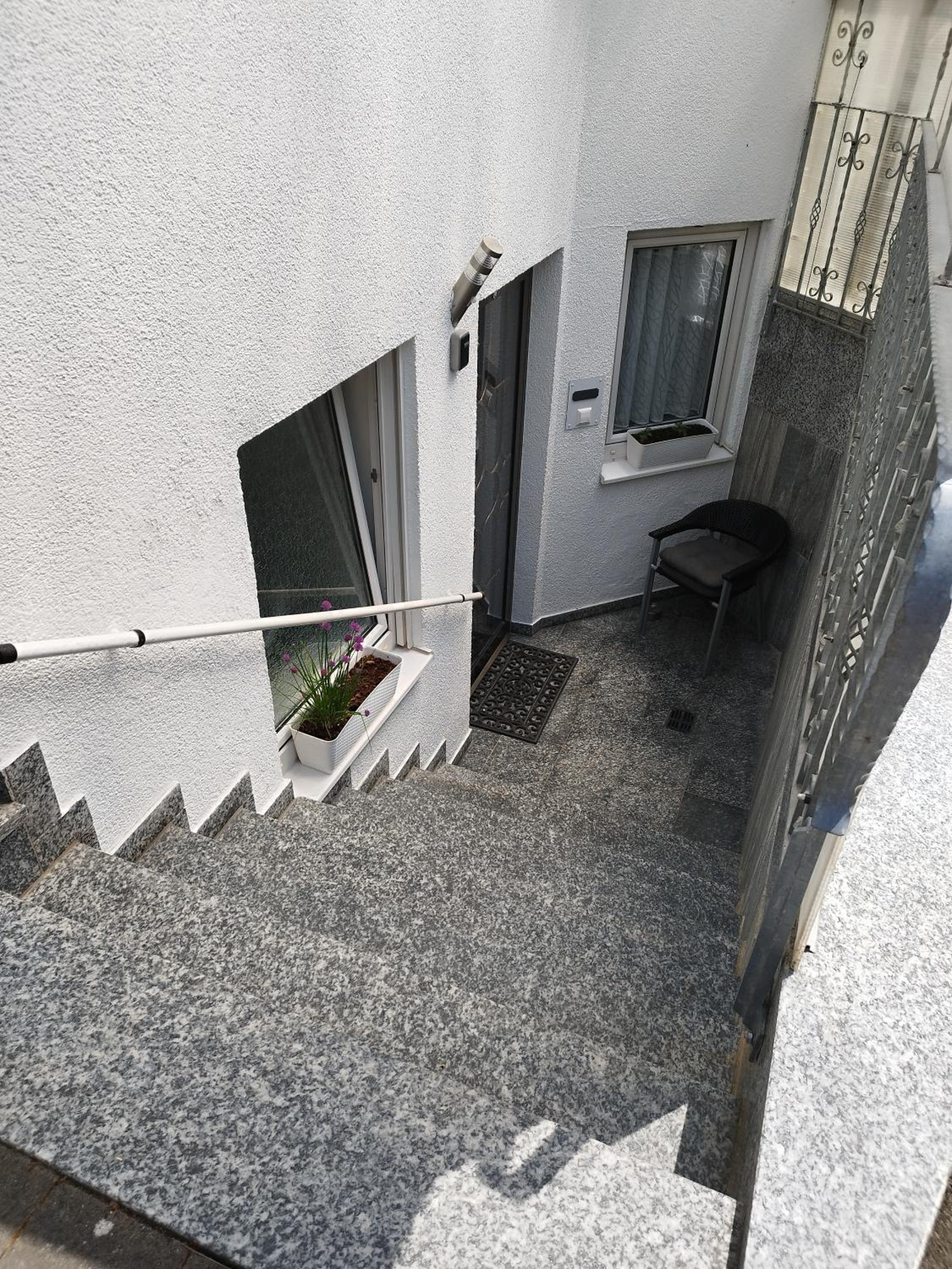 Apartment photo 2