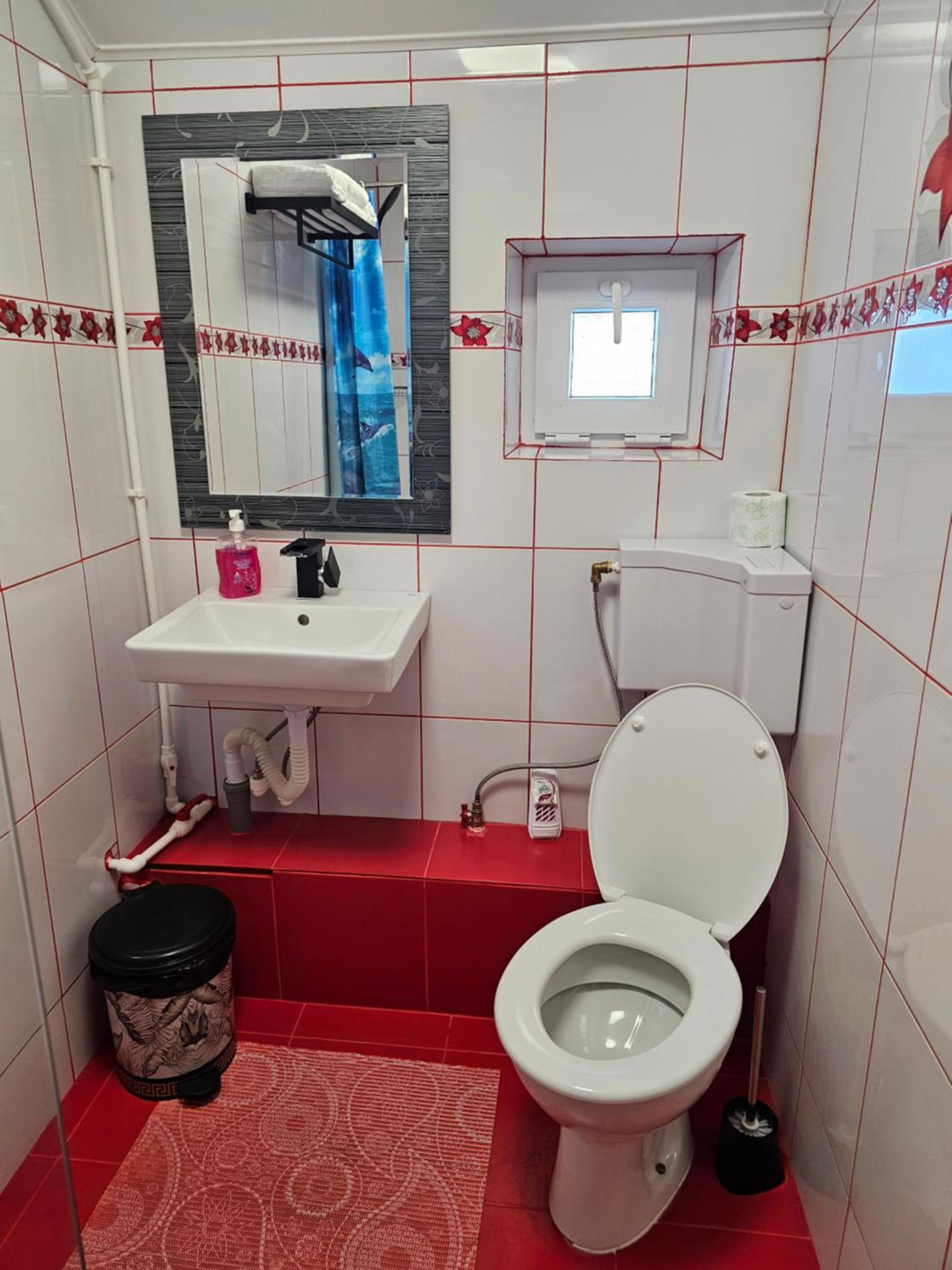 Double Room with Private External Bathroom - Photo 8
