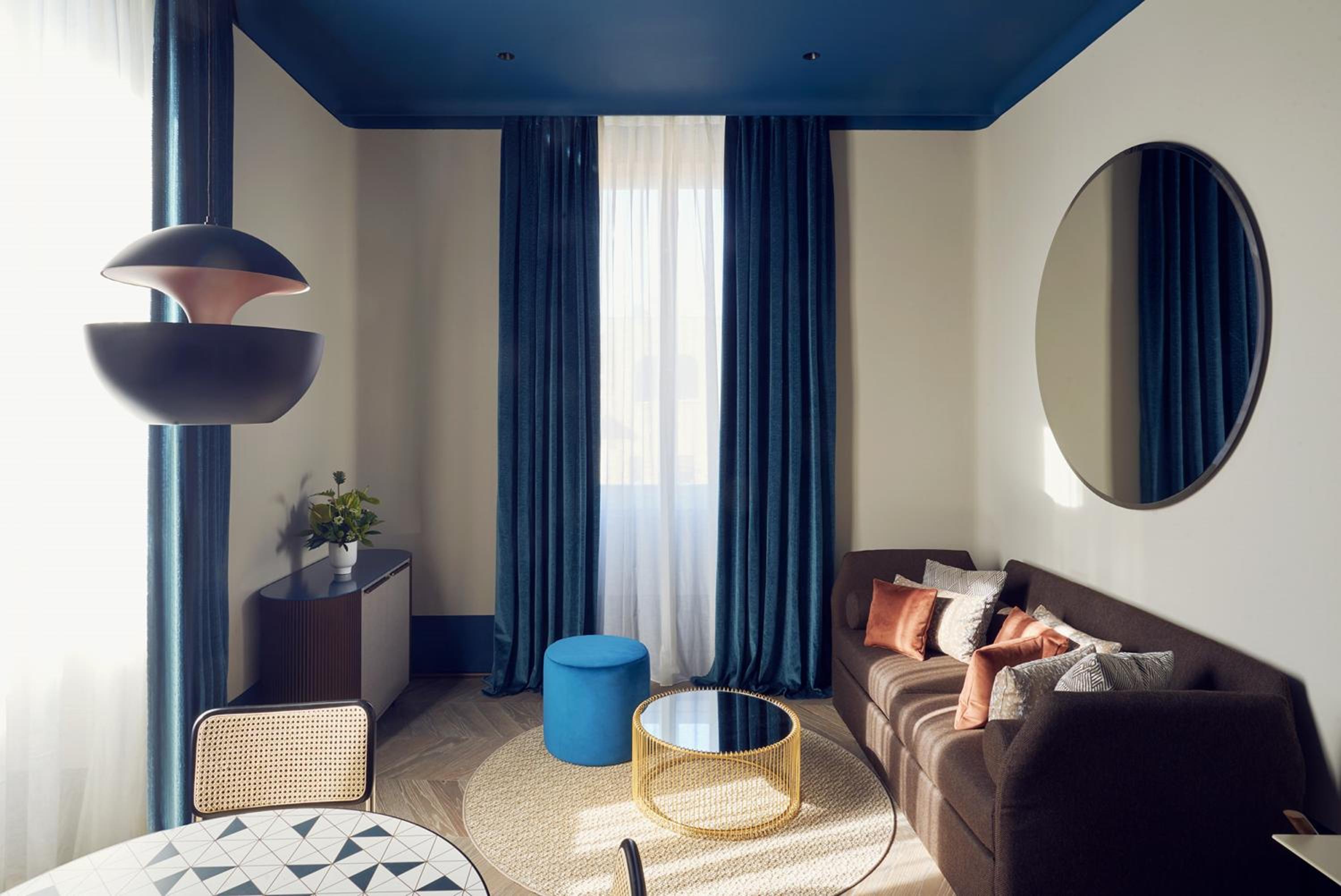 Deluxe King Suite