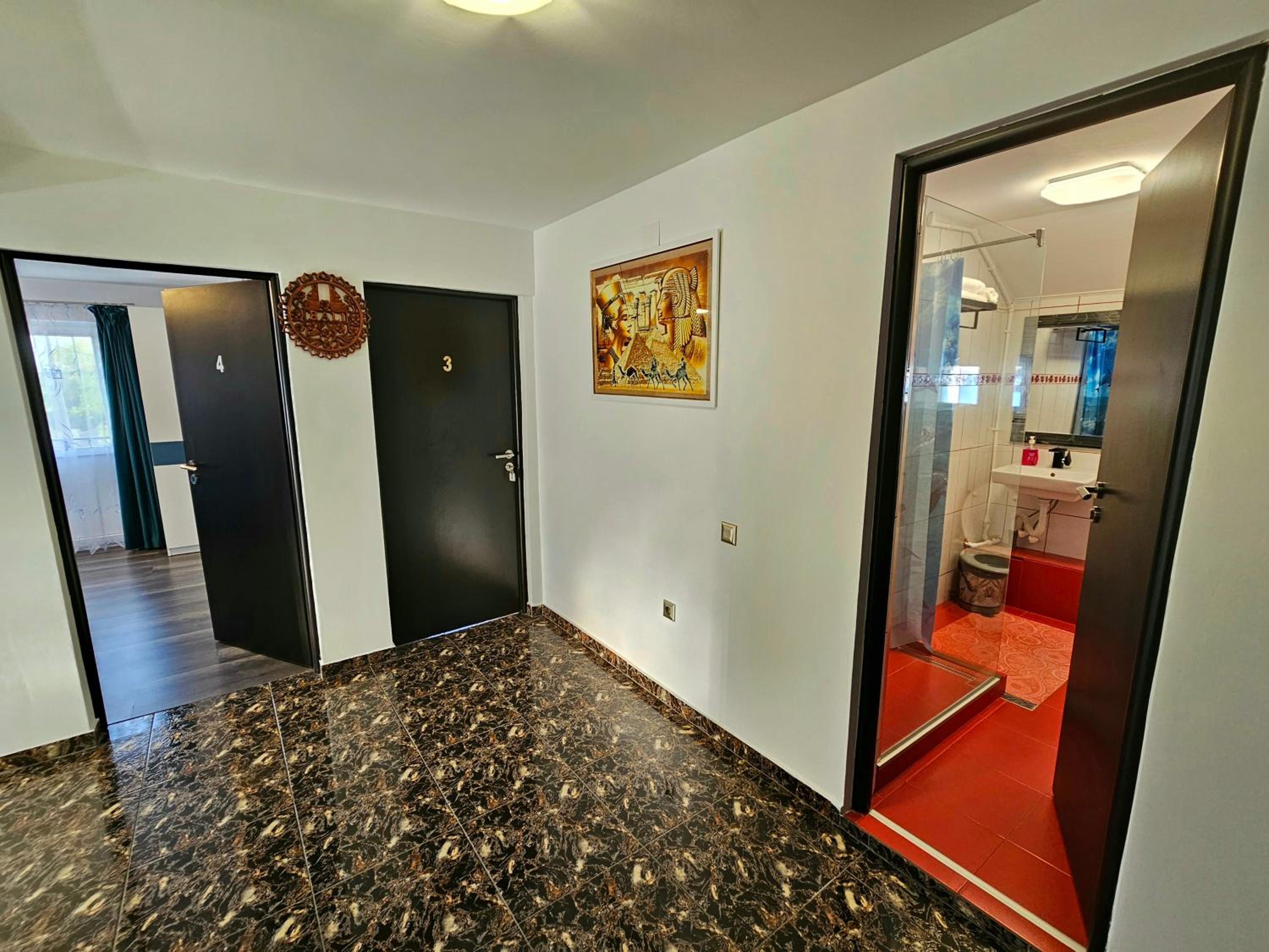 Double Room with Private External Bathroom - Photo 5