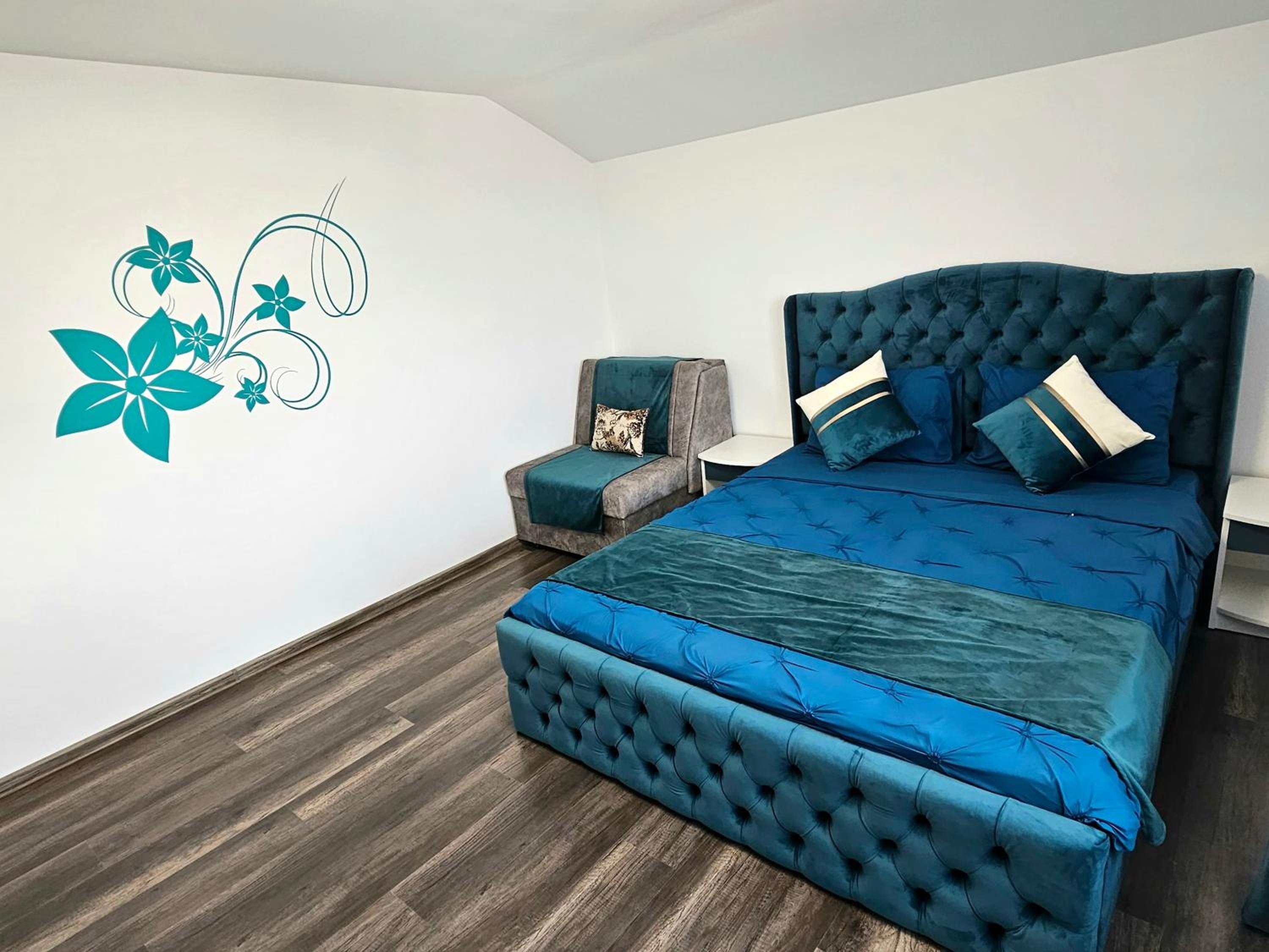 Double Room with Private External Bathroom - Photo 4