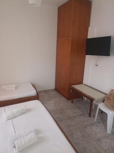 Classic Triple Room photo 2