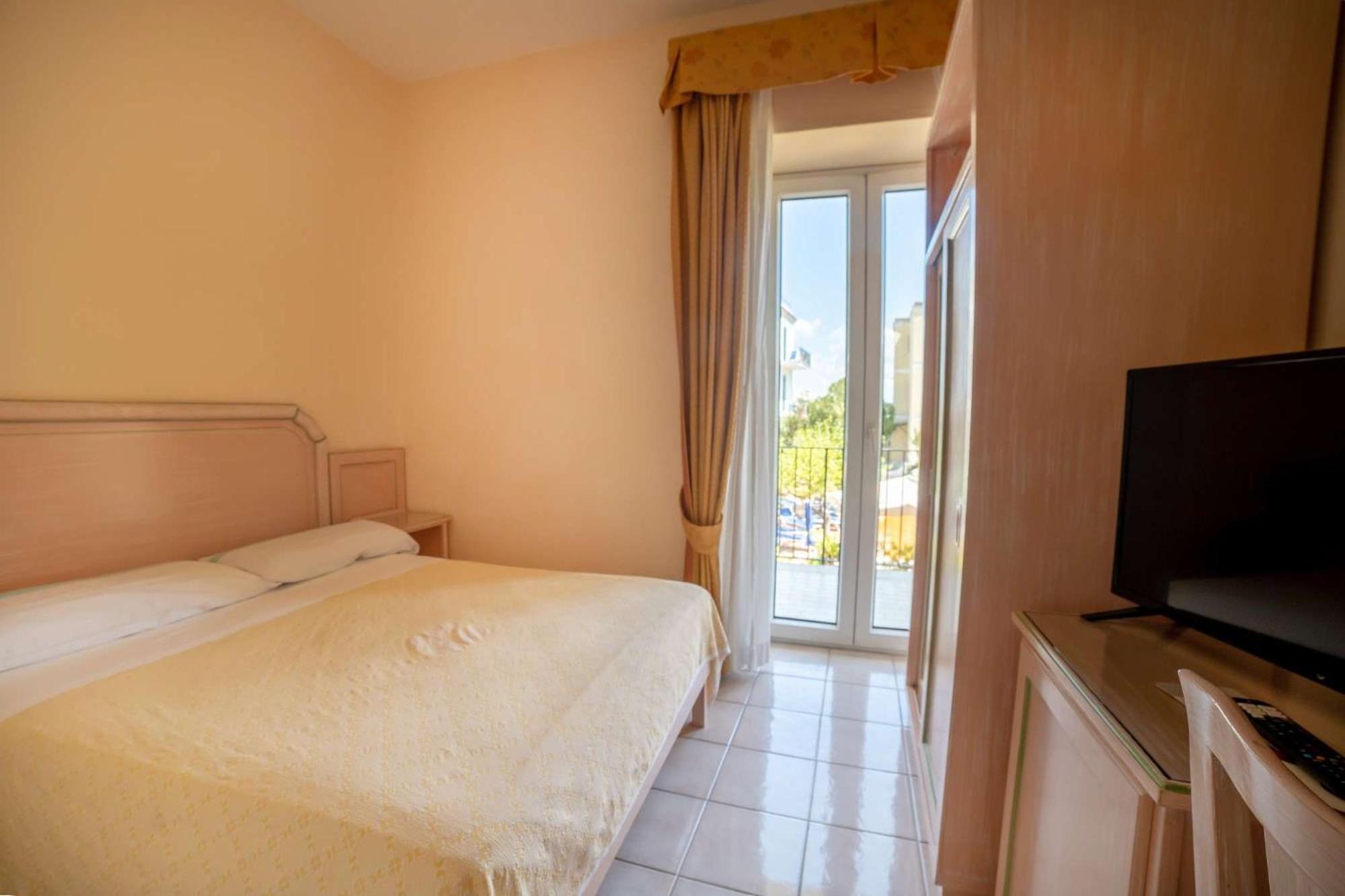 Single Room with Pool View