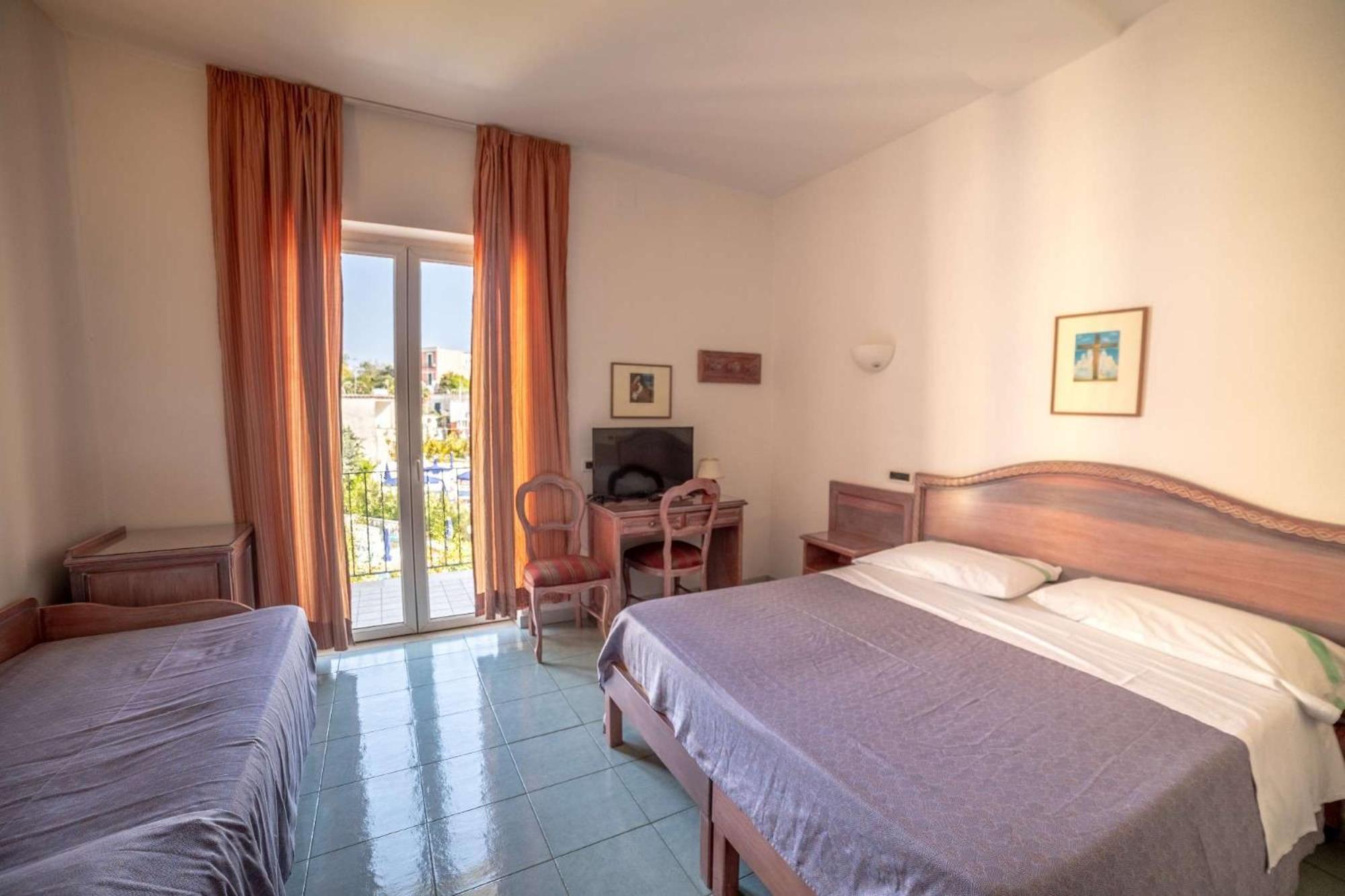 Triple Room with Pool View