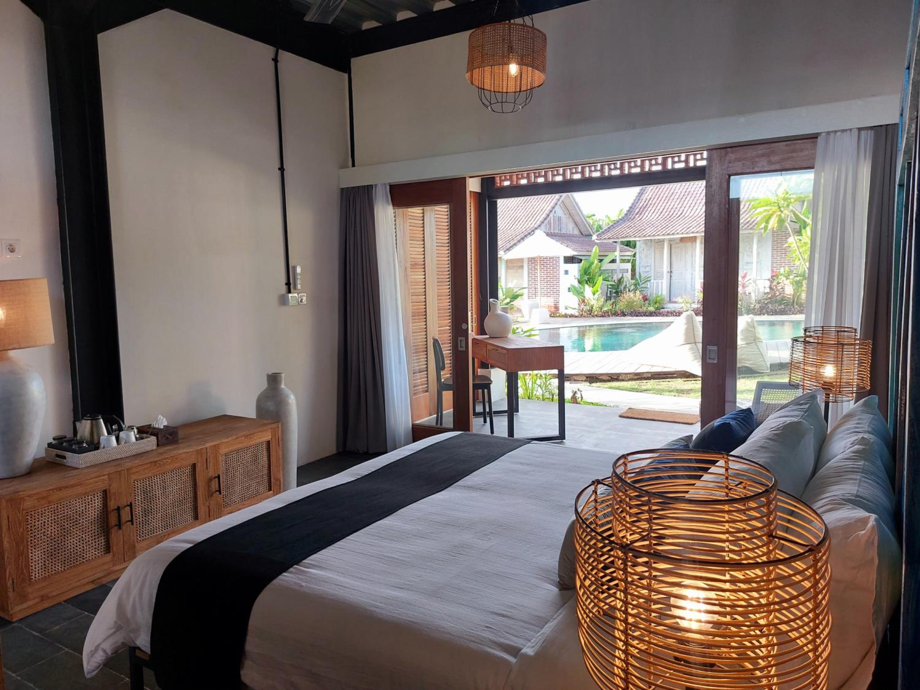 Superior King or Twin room, Pool Side (Stone 10)