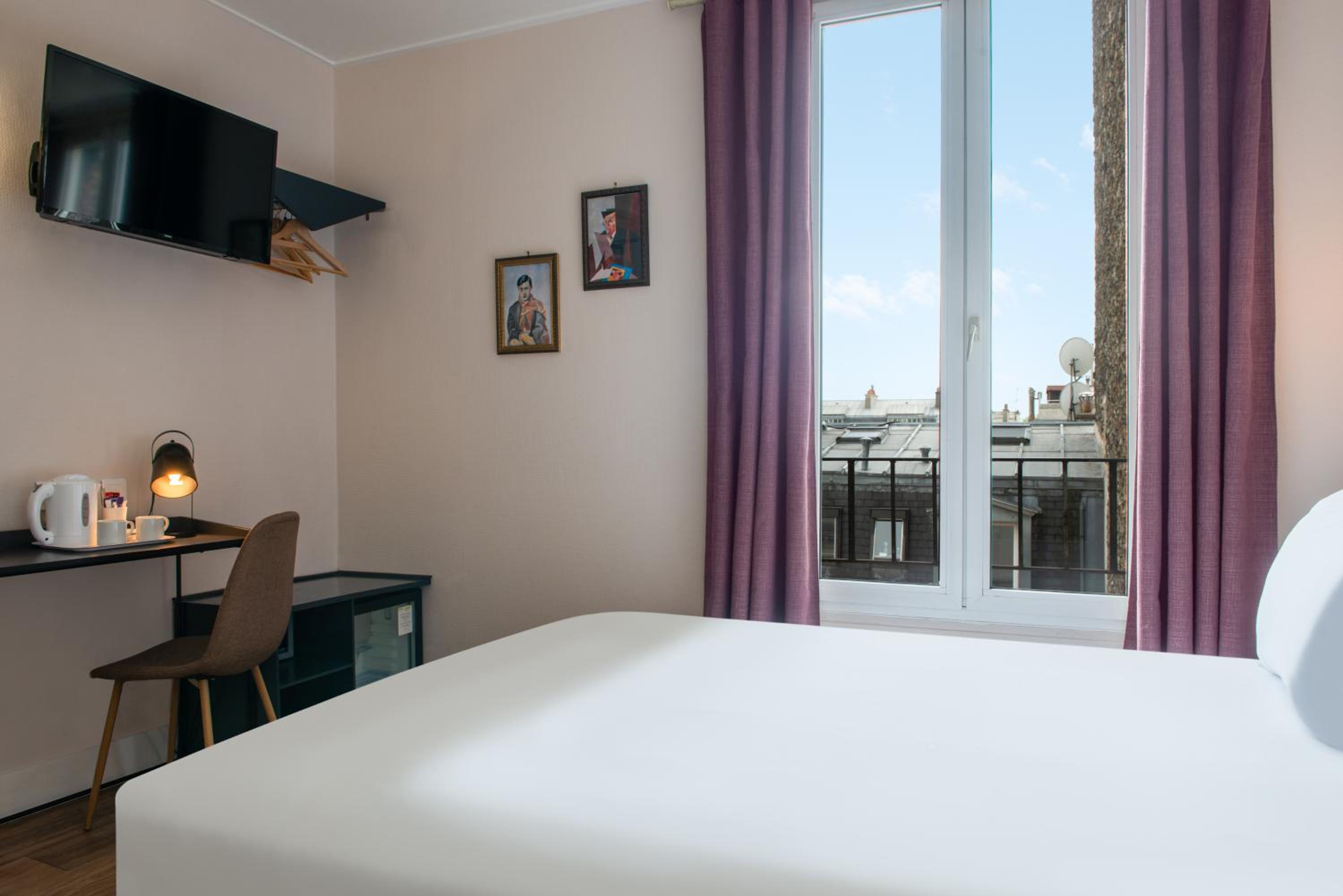 Standard Double Room thumbnail 5