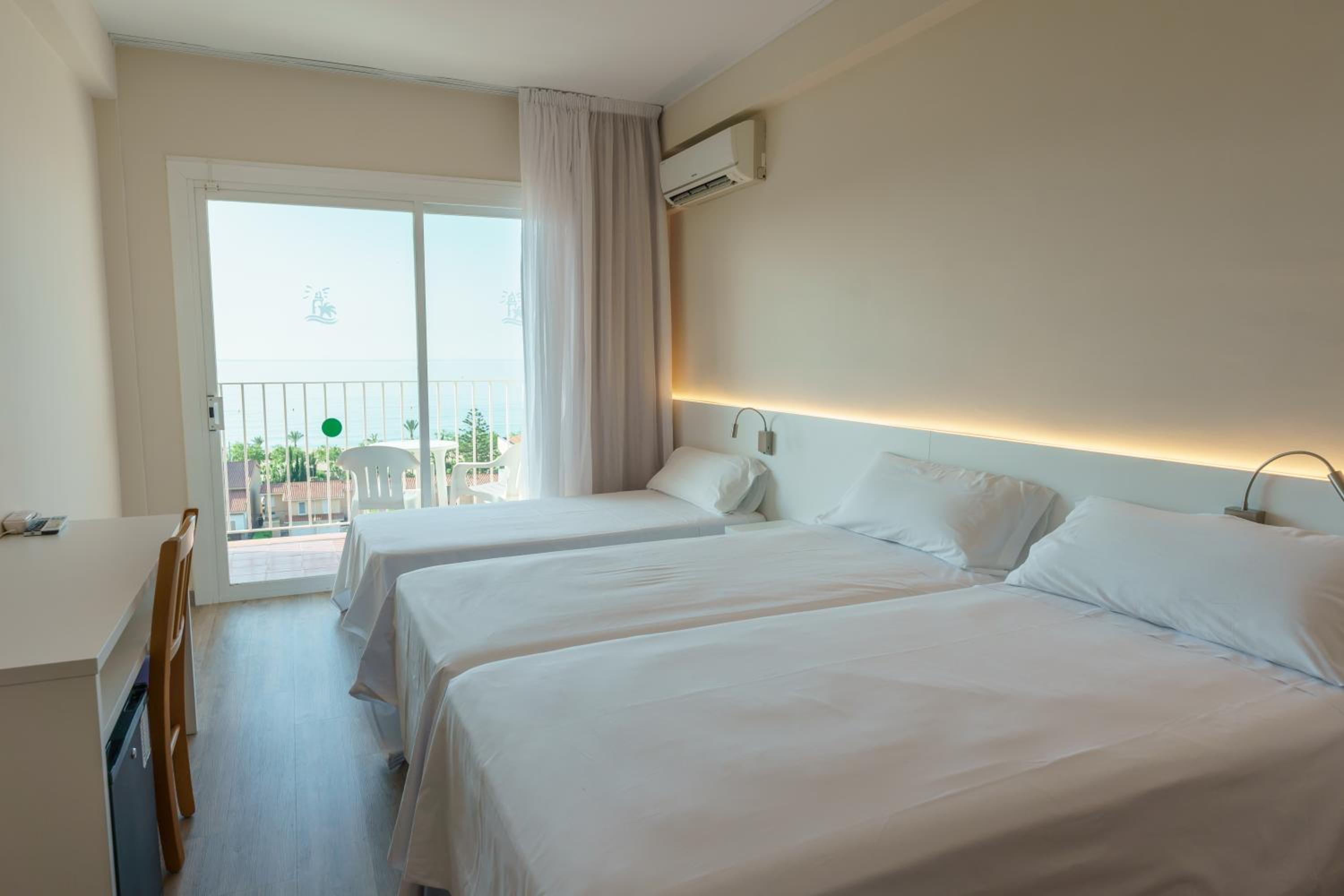Triple Room with Sea View (2 Adults + 1 Child)