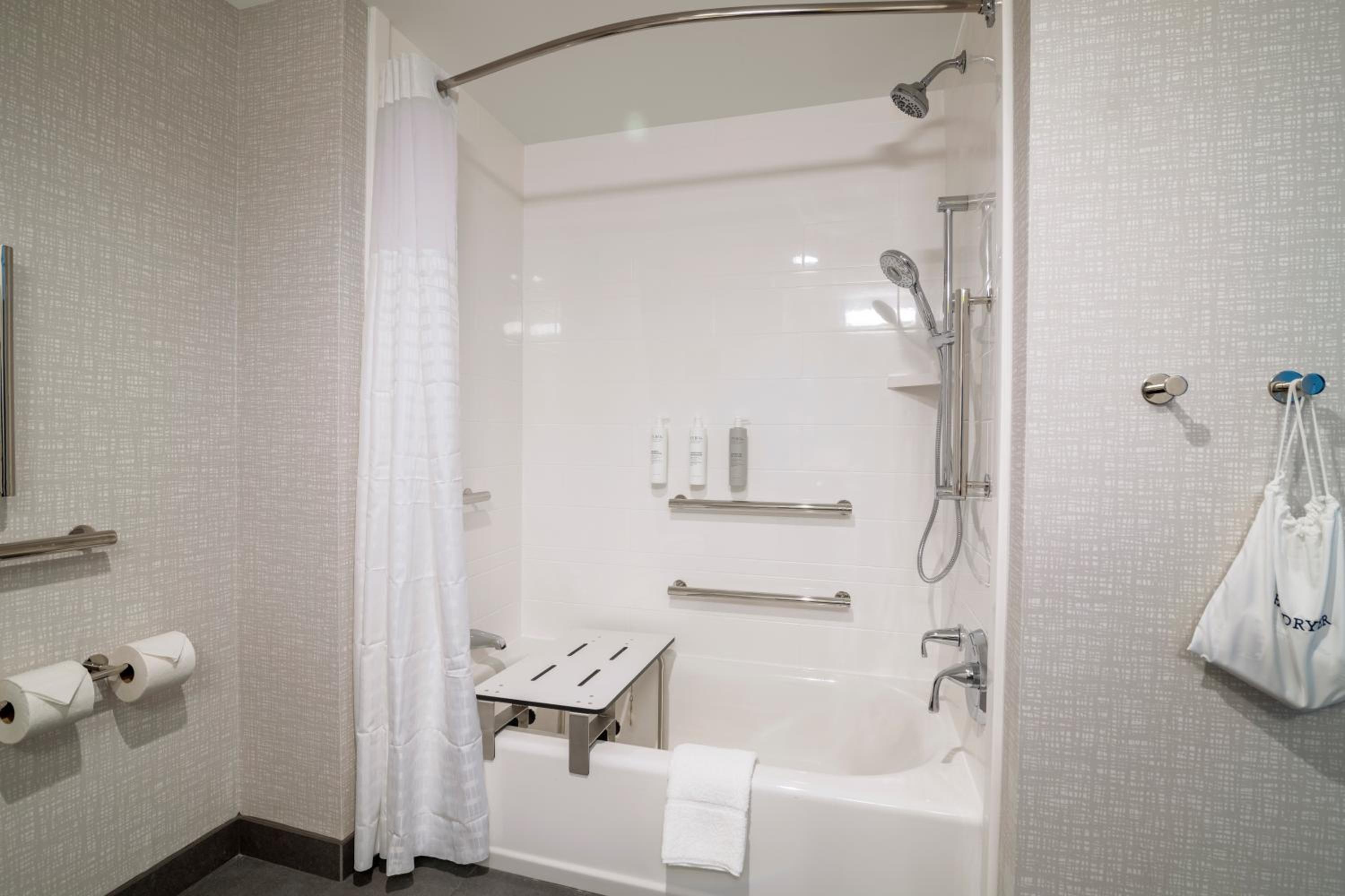 Queen Room with Two Queen Beds and Bath Tub - Mobility Access - Photo 5