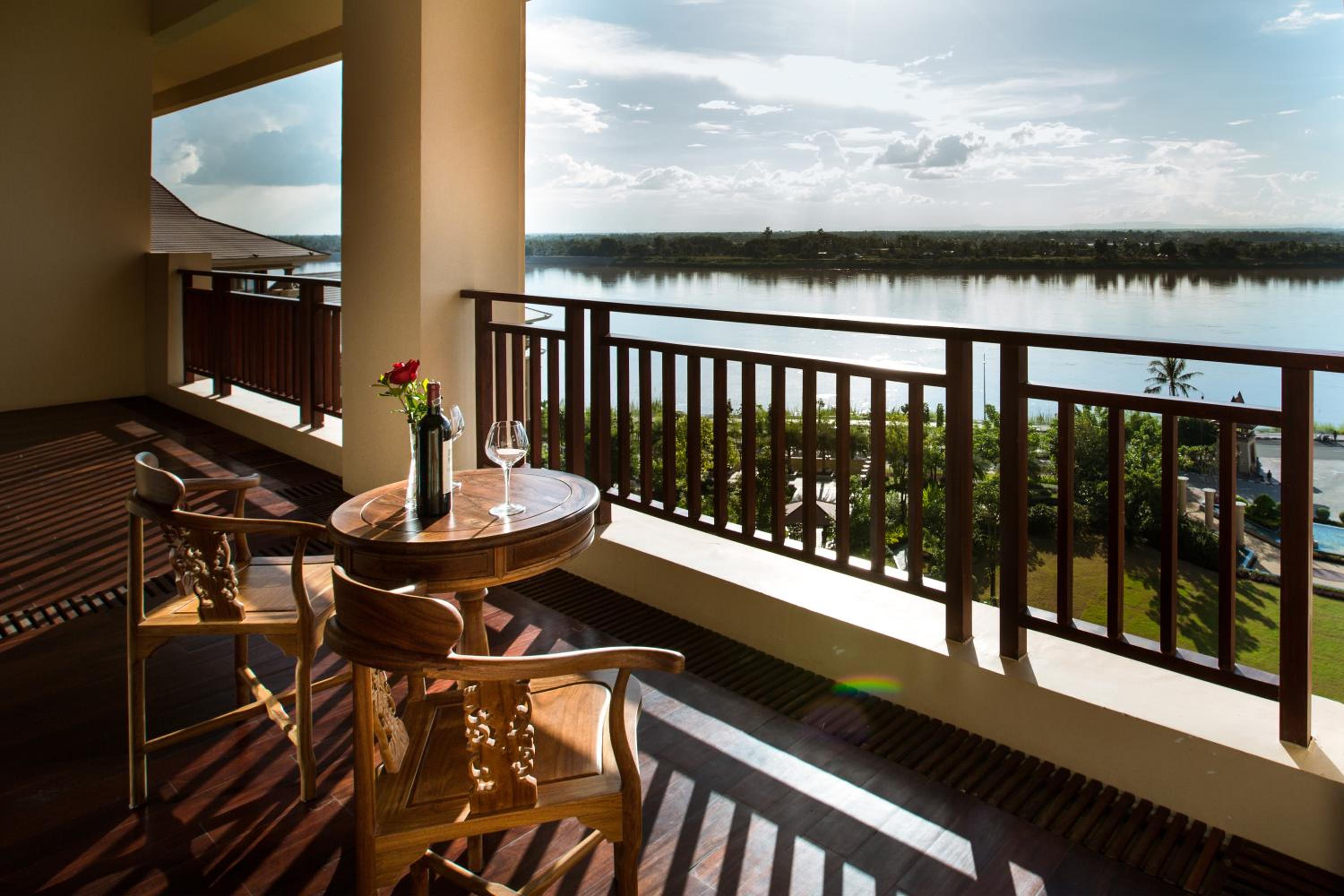 Executive Suite with Riverview photo 3