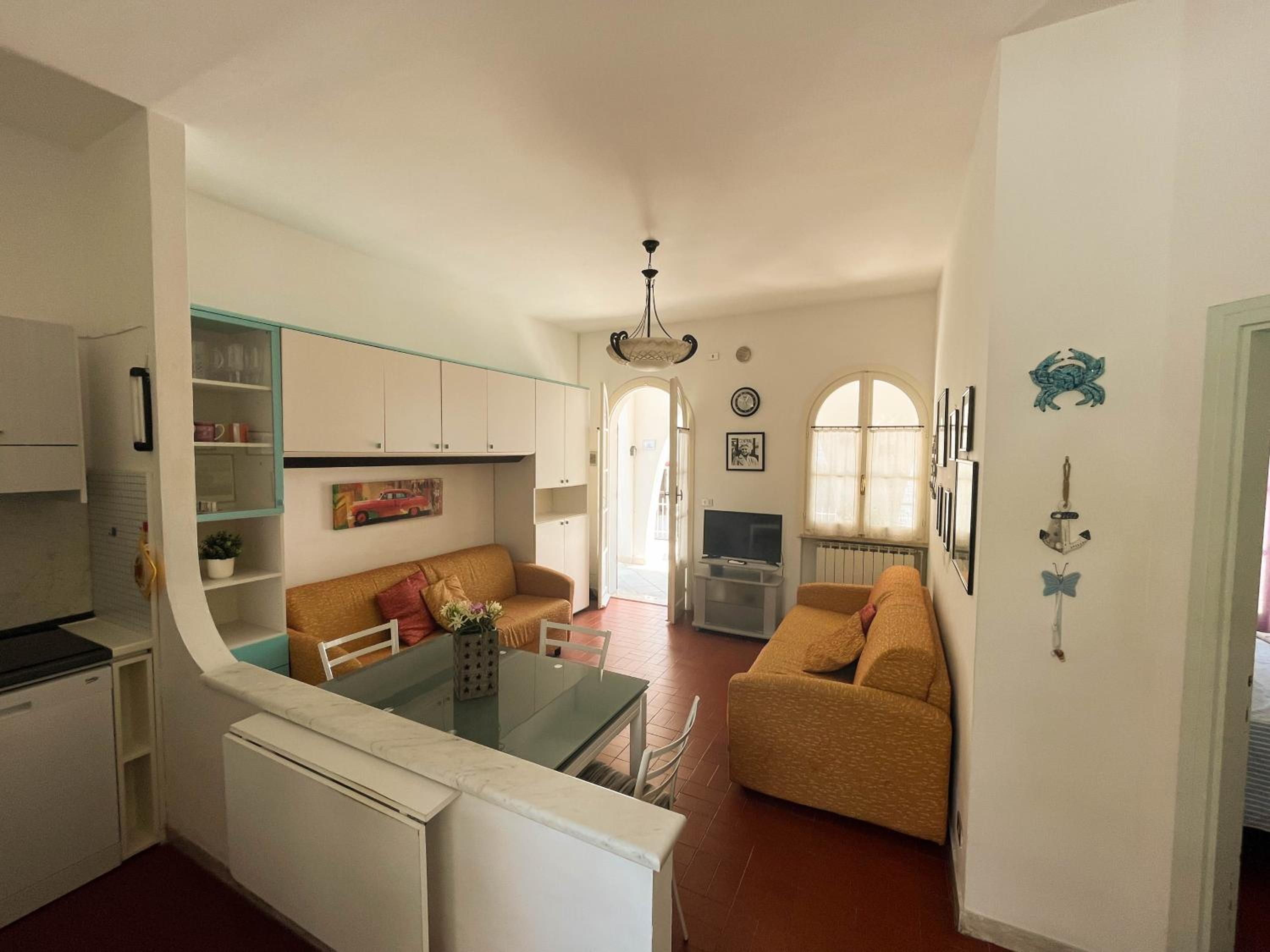 One-Bedroom Apartment photo 1