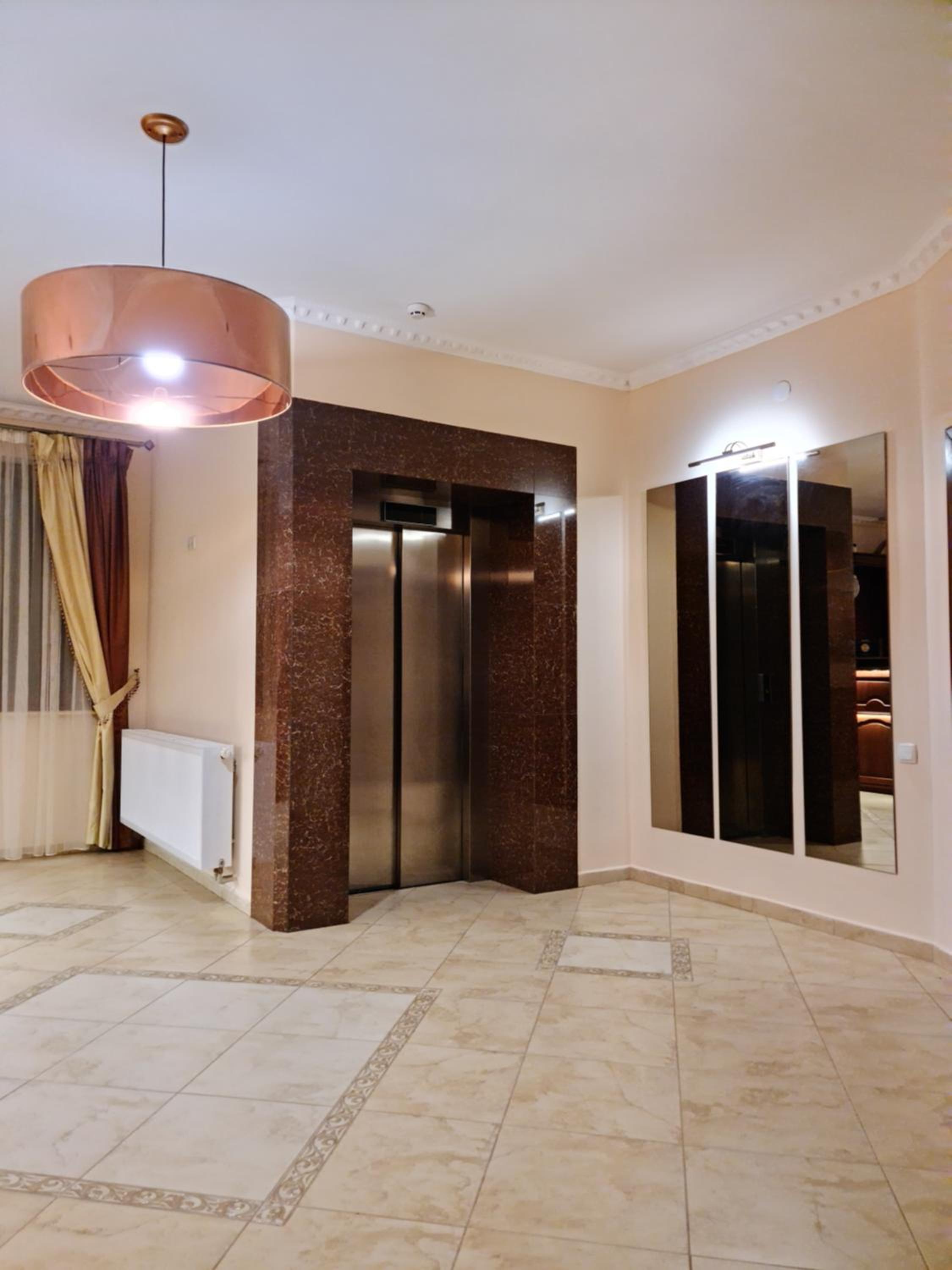 King Suite with Balcony photo 3