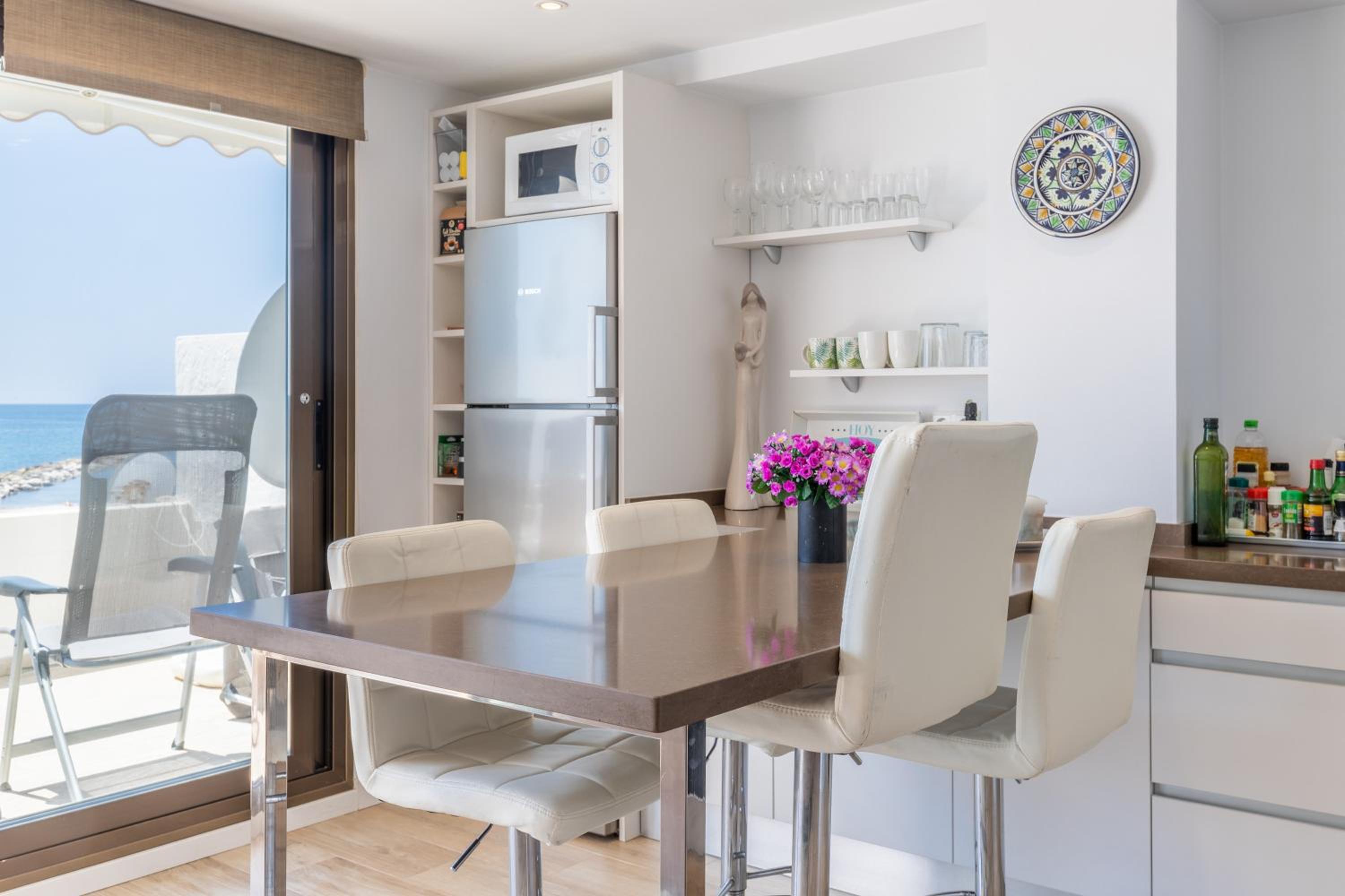 Two-Bedroom Deluxe Apartment with Ocean View photo 3