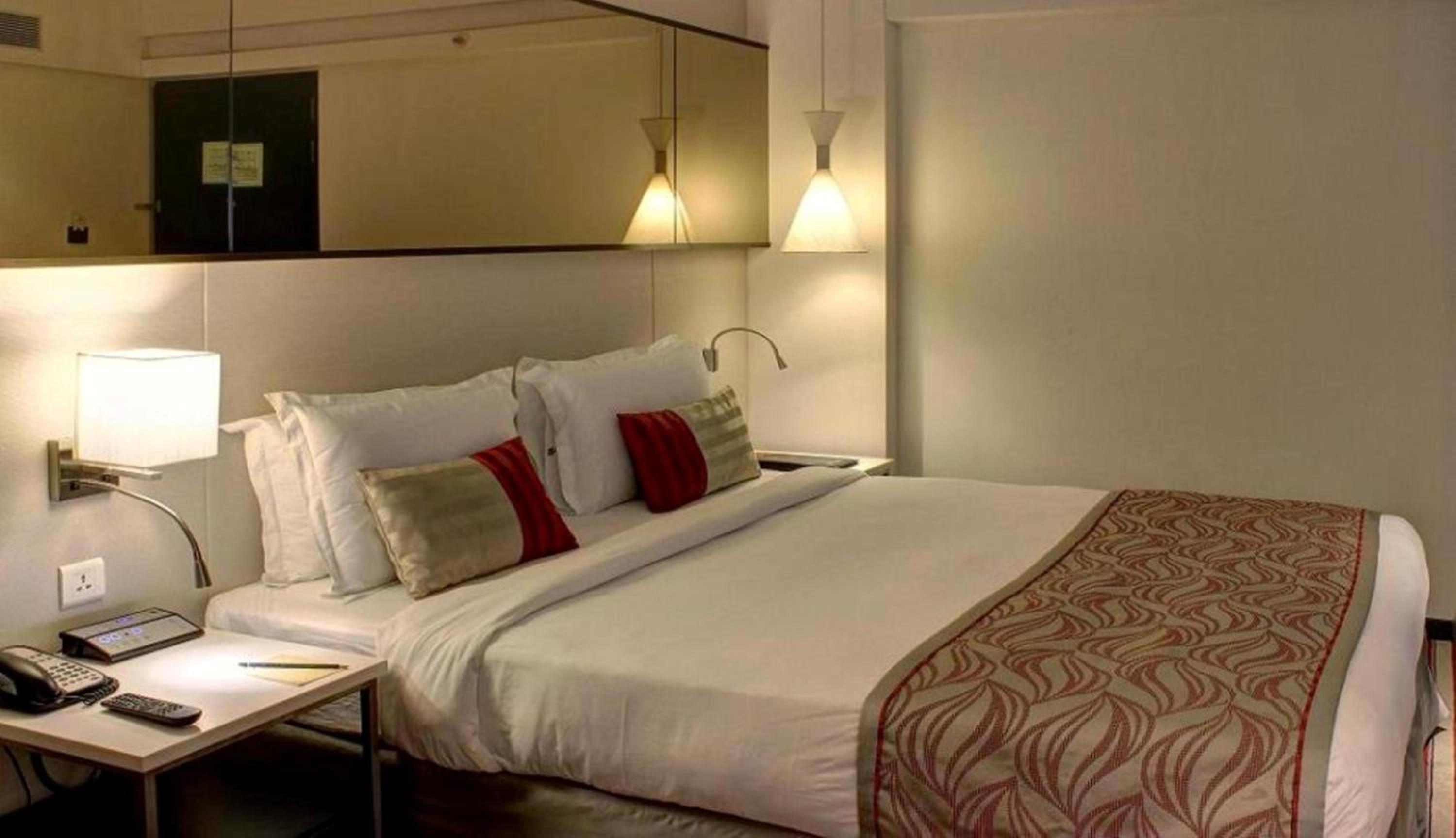Superior Room with Bathtub King Bed with 15% discount on Laundry , Food and Soft Beverages
