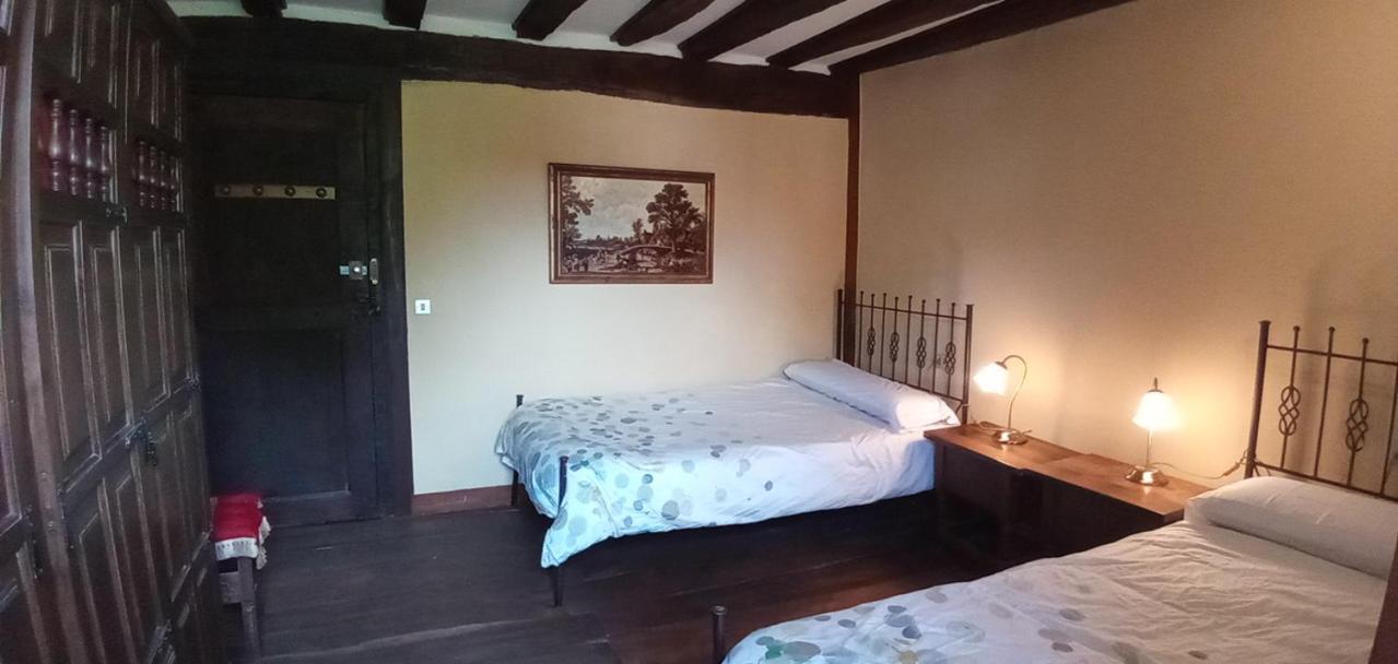 Double or Twin Room with Shared Bathroom photo 3