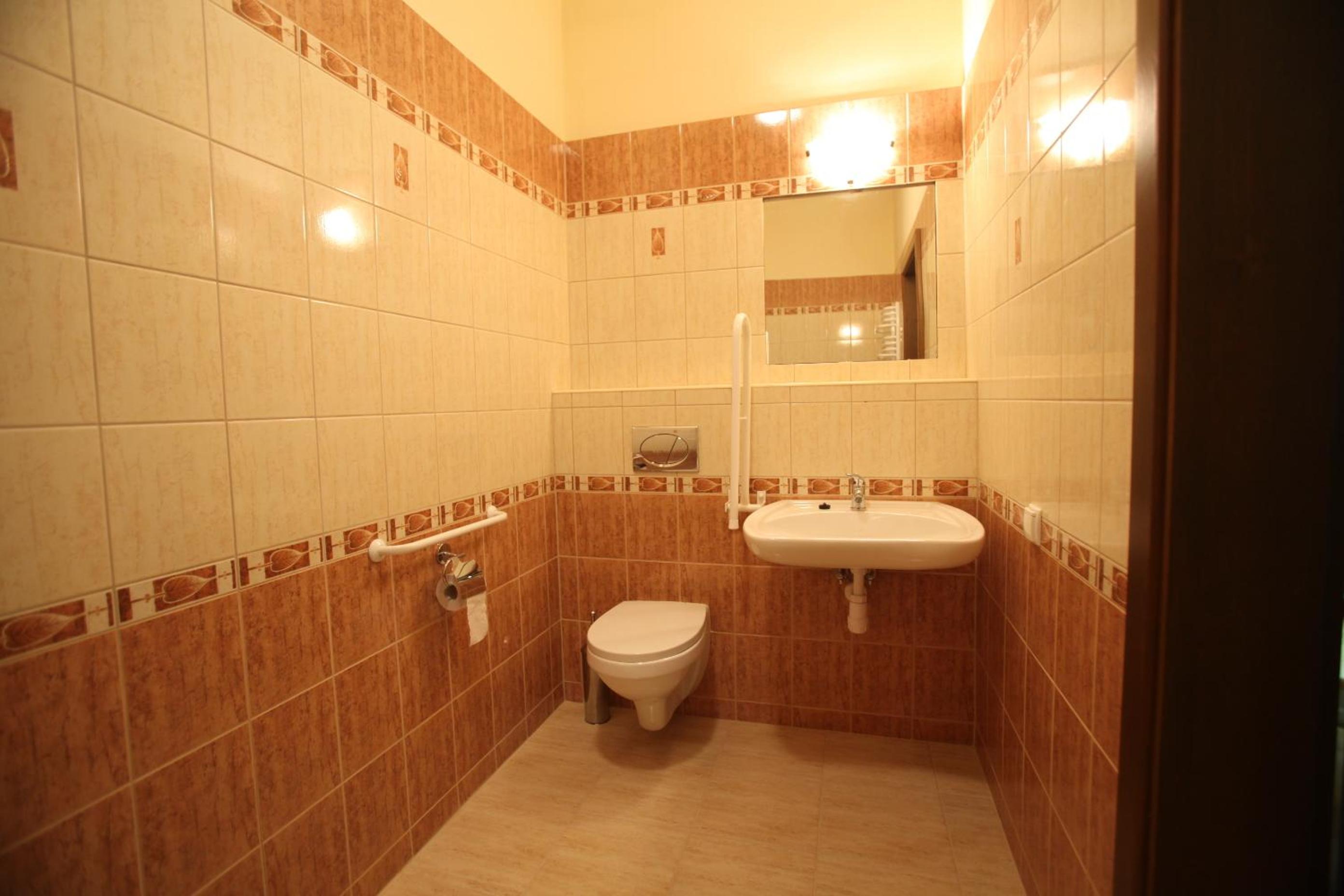 Single Room - Disability Access photo 2