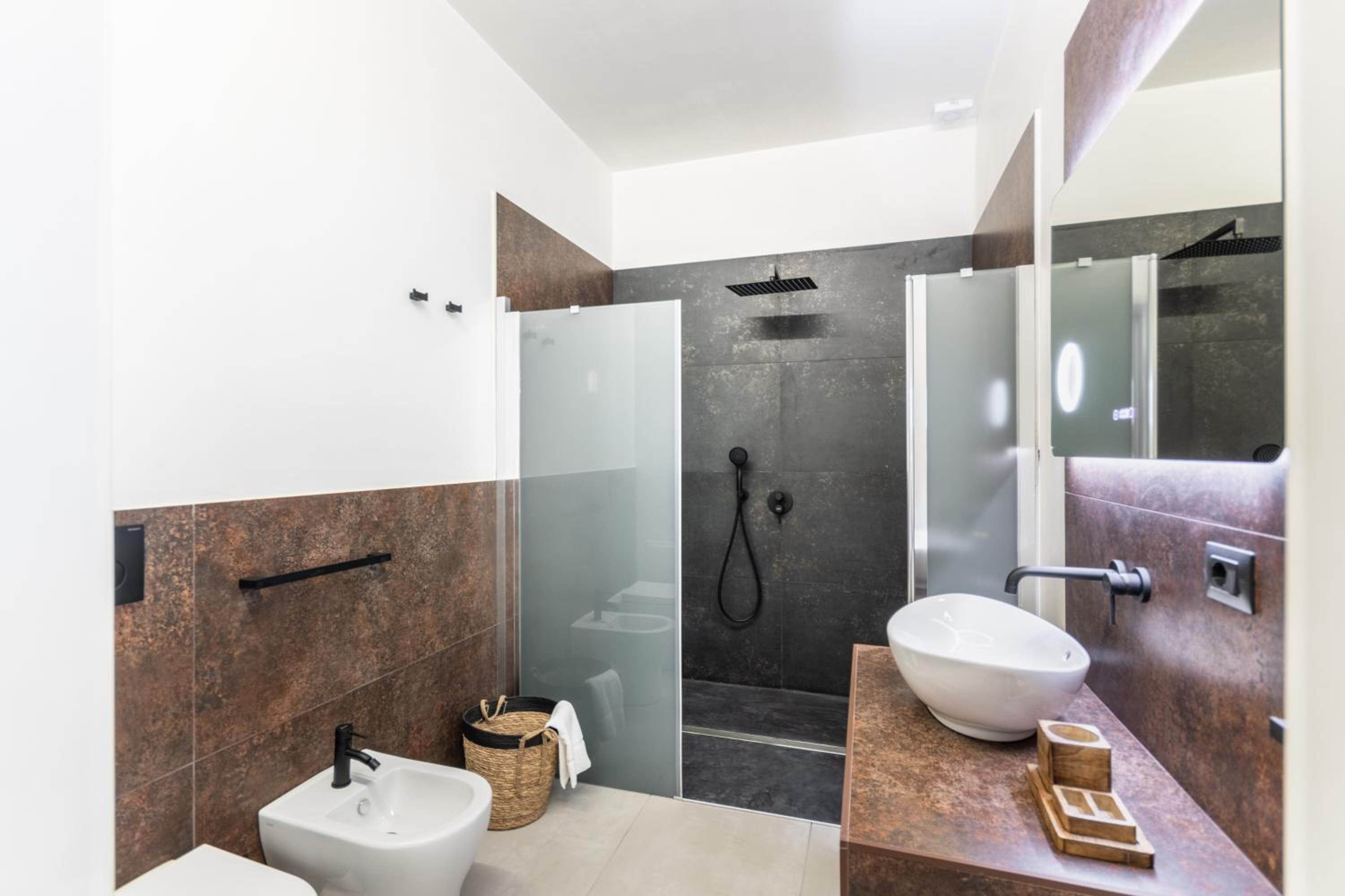 Deluxe Suite with Spa Bath photo 3