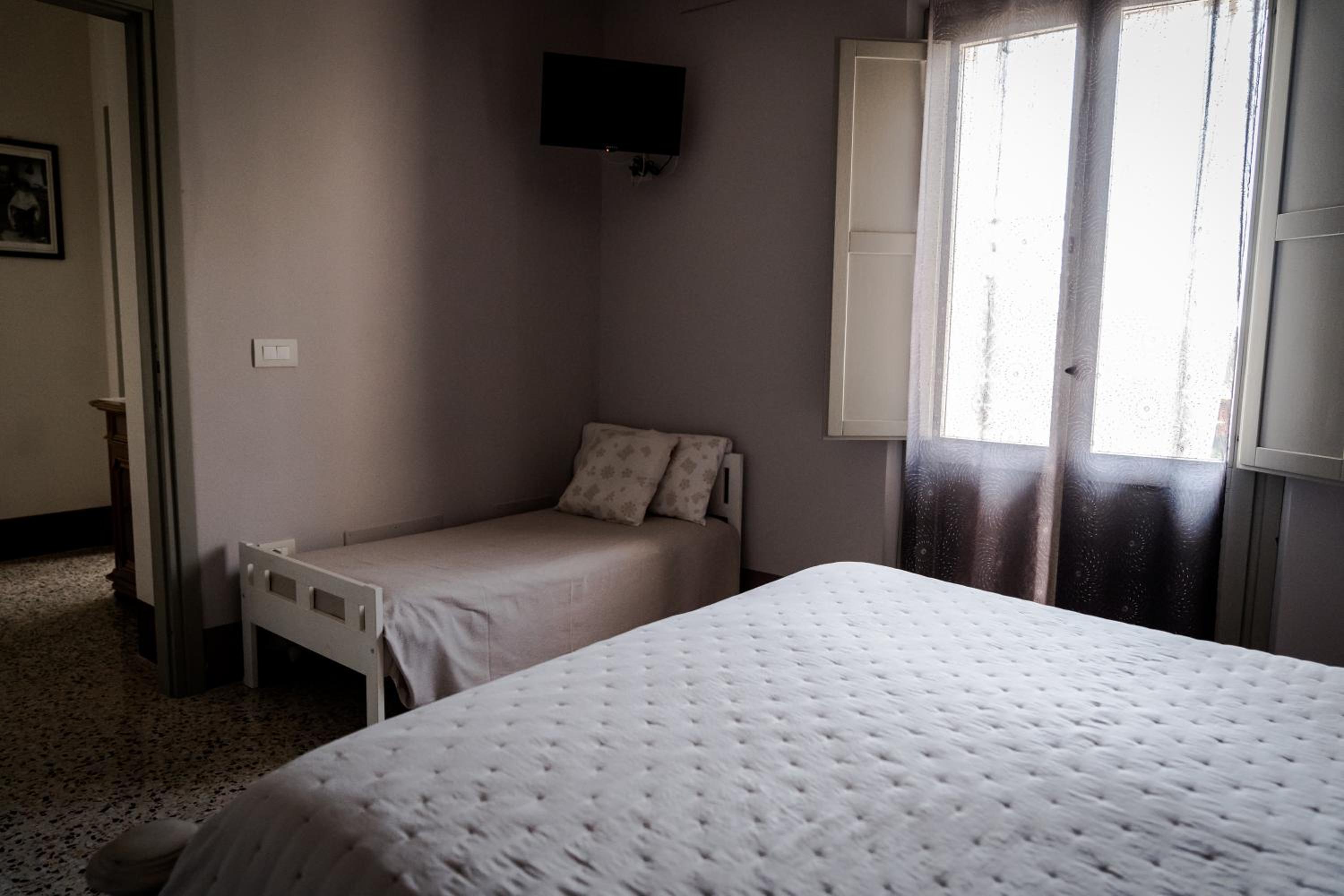 Triple Room - Photo 13
