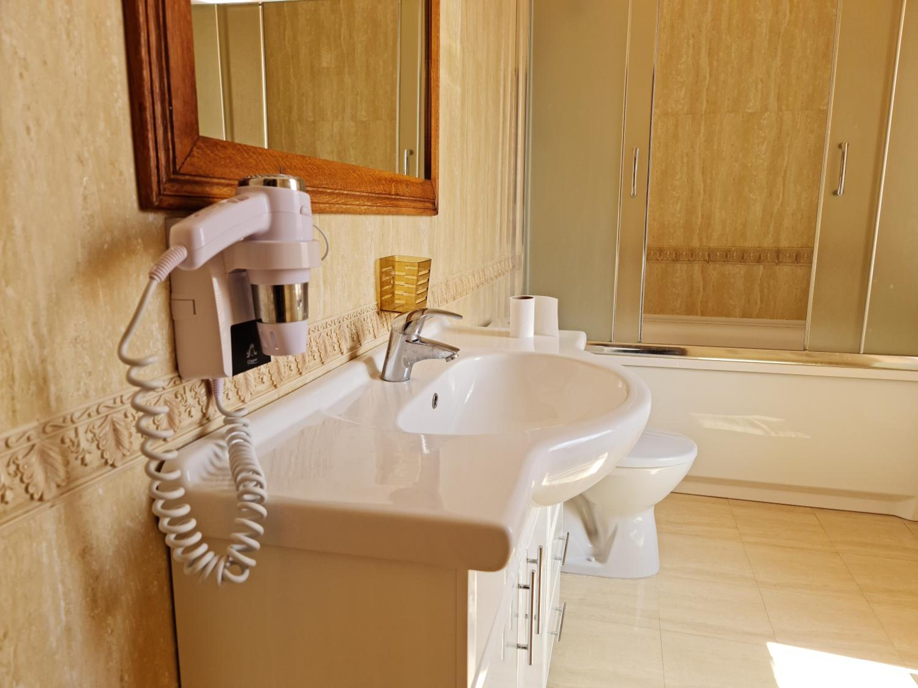King Suite with Balcony photo 3