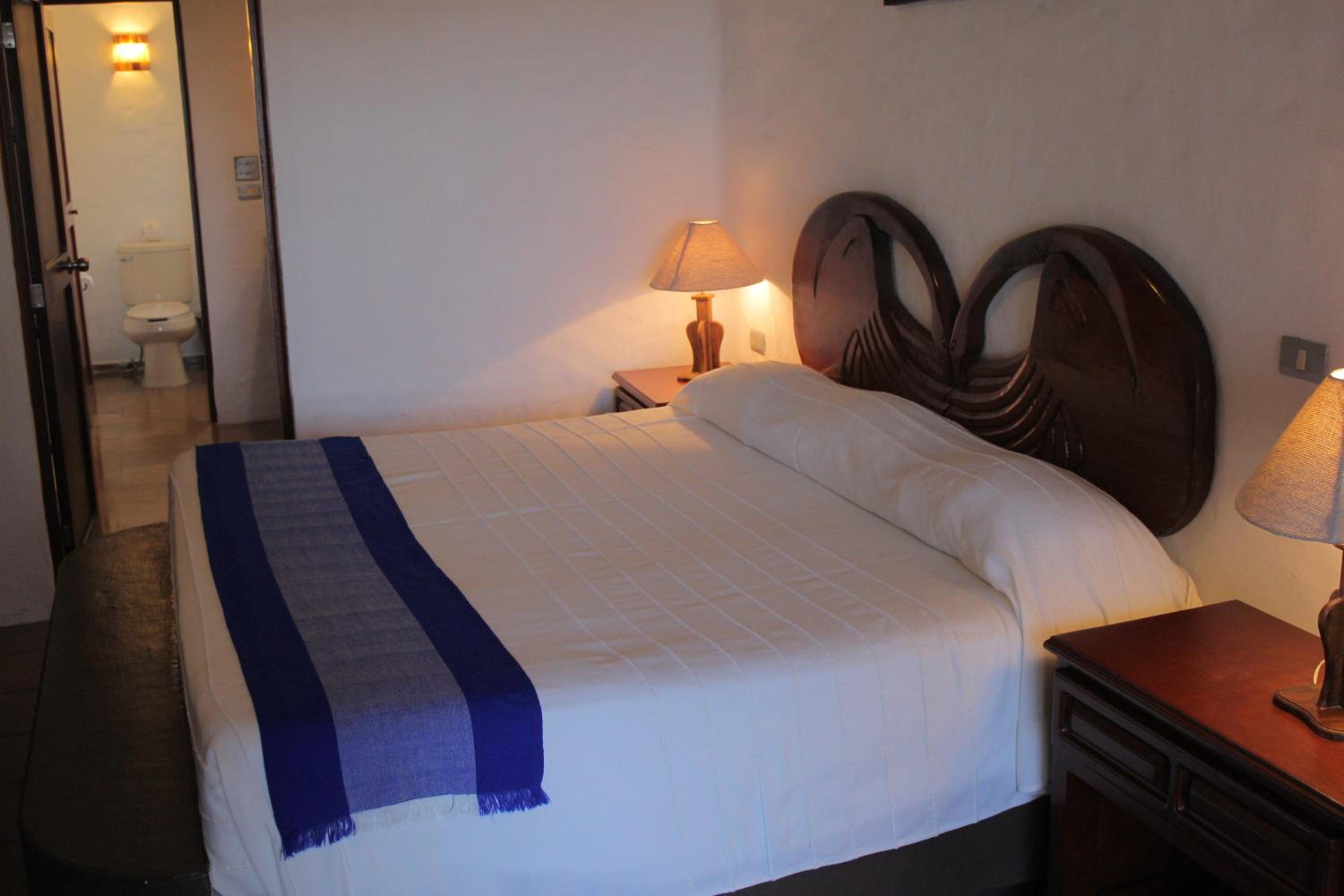 One-Bedroom Suite with Kitchenette  - Photo 6