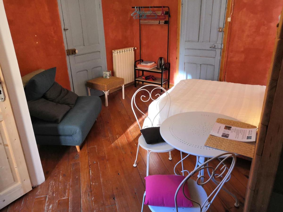 Triple Room with Private Bathroom photo 2