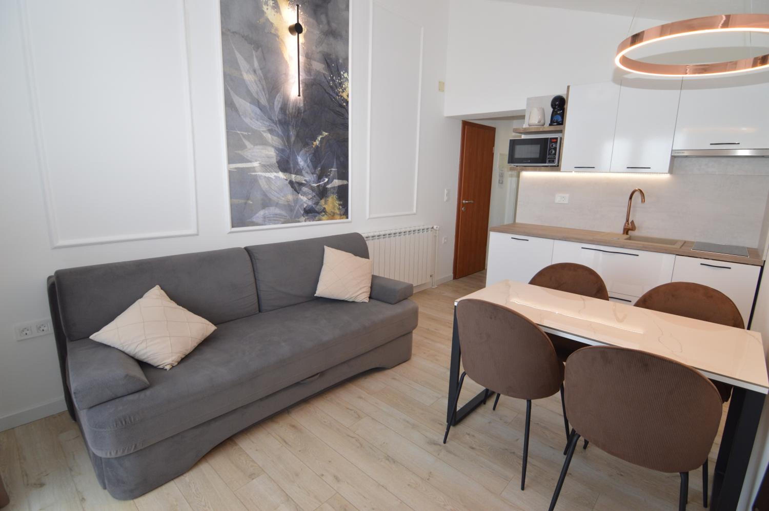 Apartment with Balcony photo 1