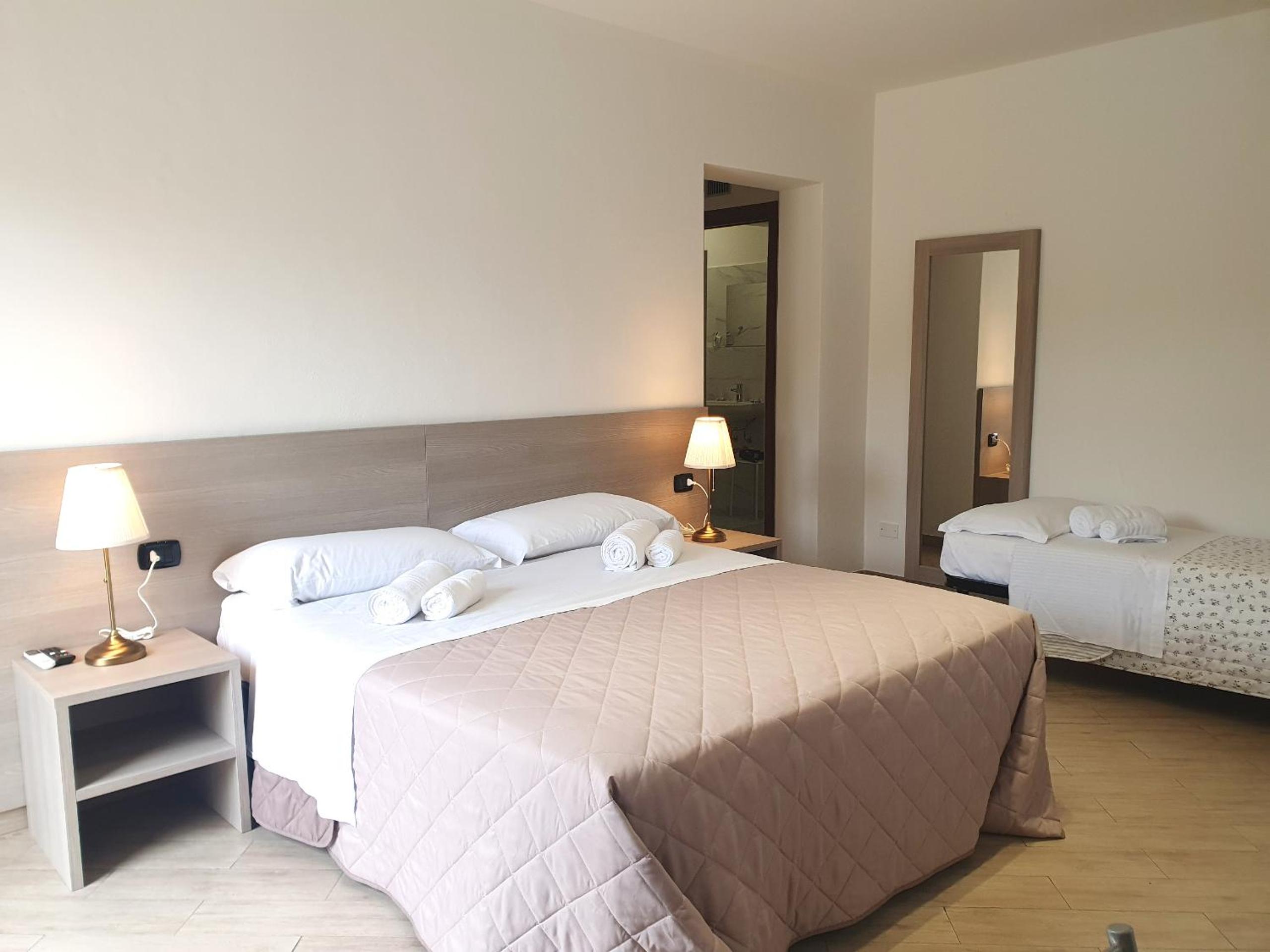Comfort Triple Room with Shower