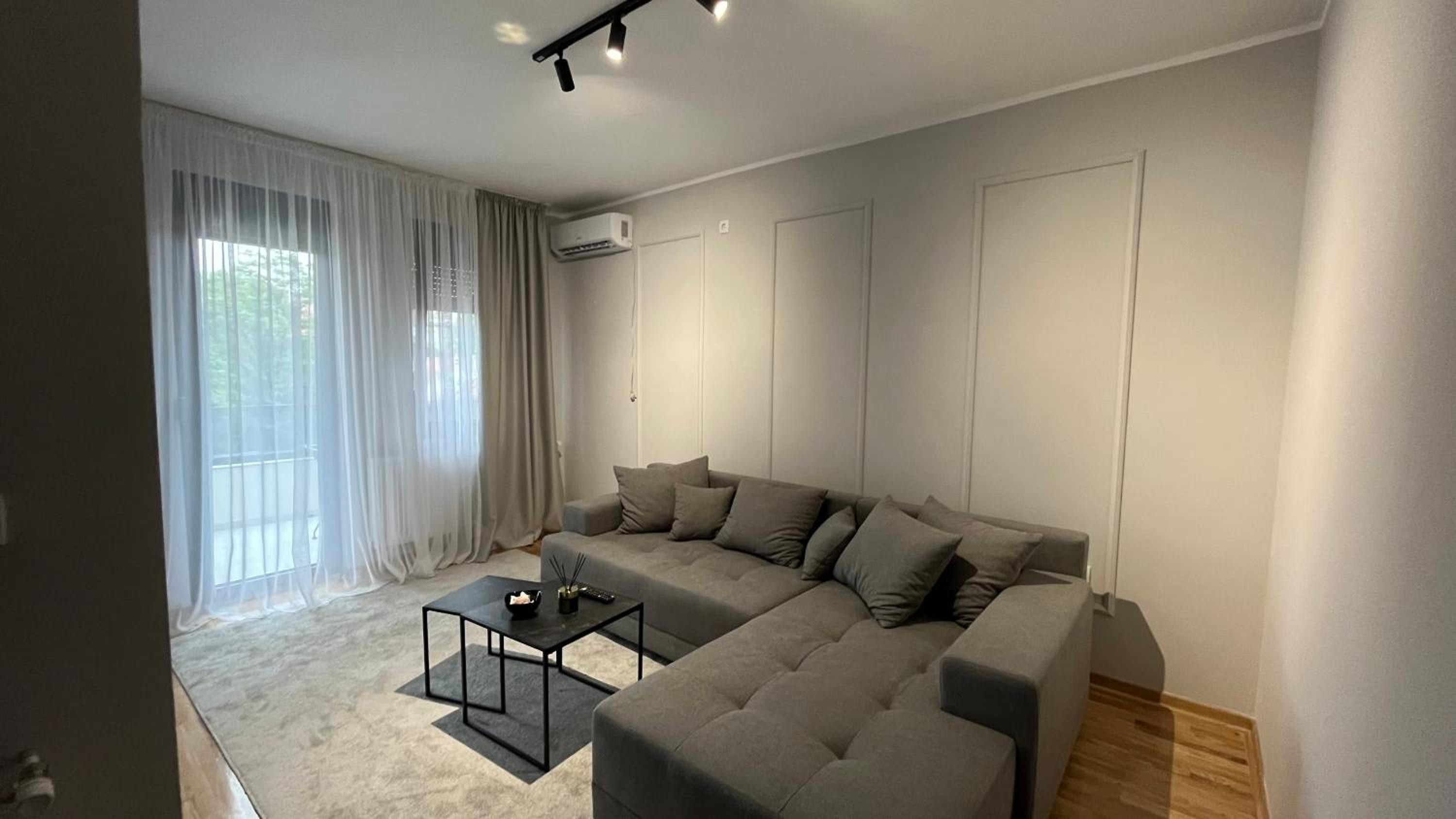 One-Bedroom Apartment photo 3