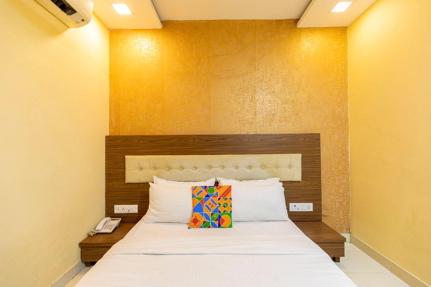 Deluxe Room - Photo 11