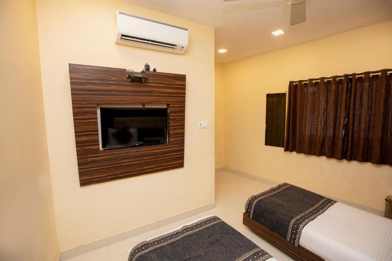 Deluxe Room - Photo 3