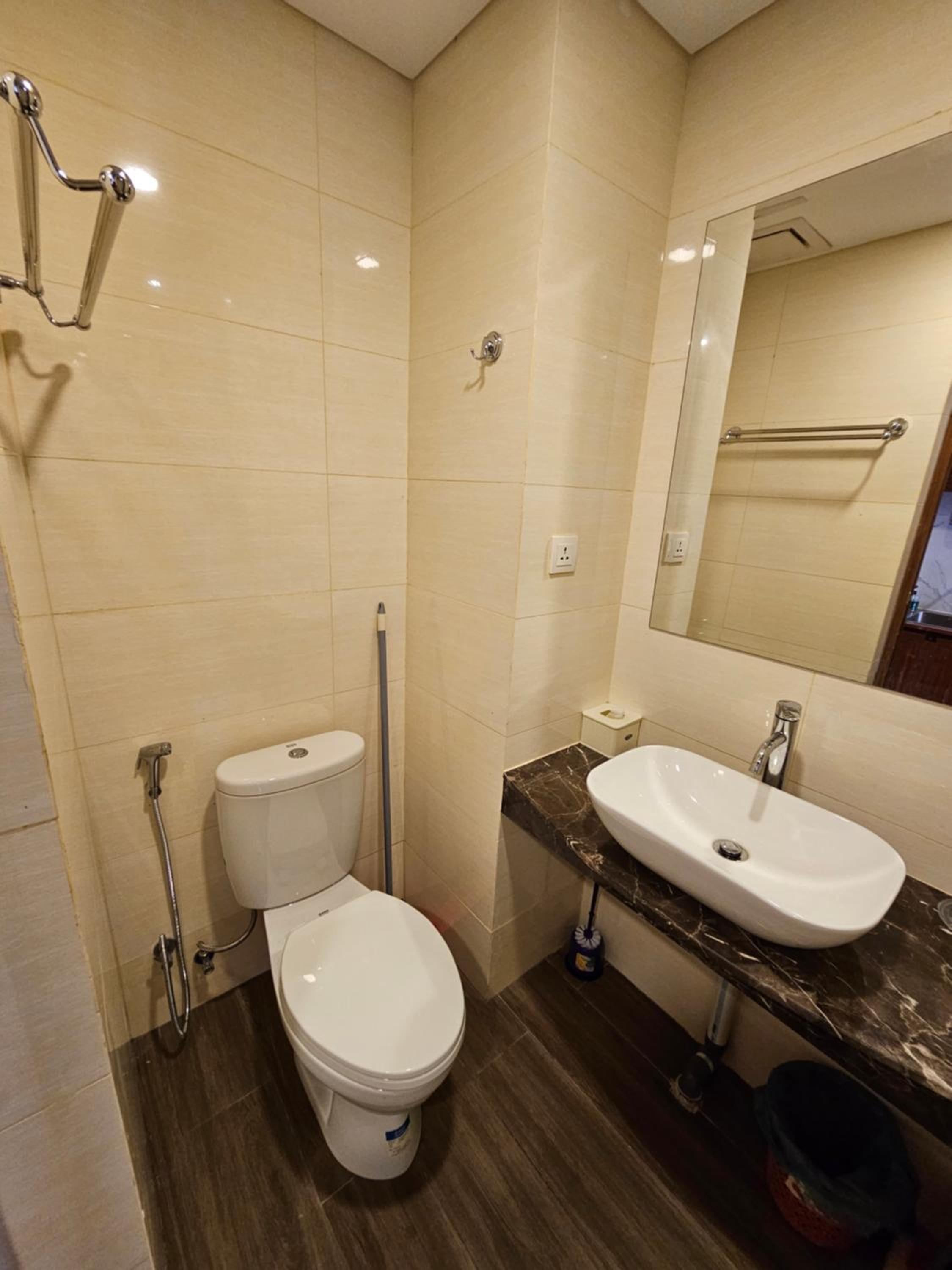 Standard Queen Room with Two Queen Beds - Photo 6