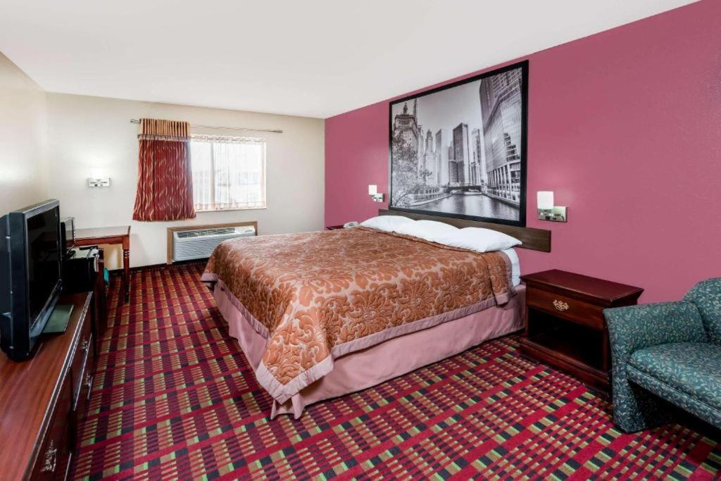 King Room - Non-Smoking - Photo 1