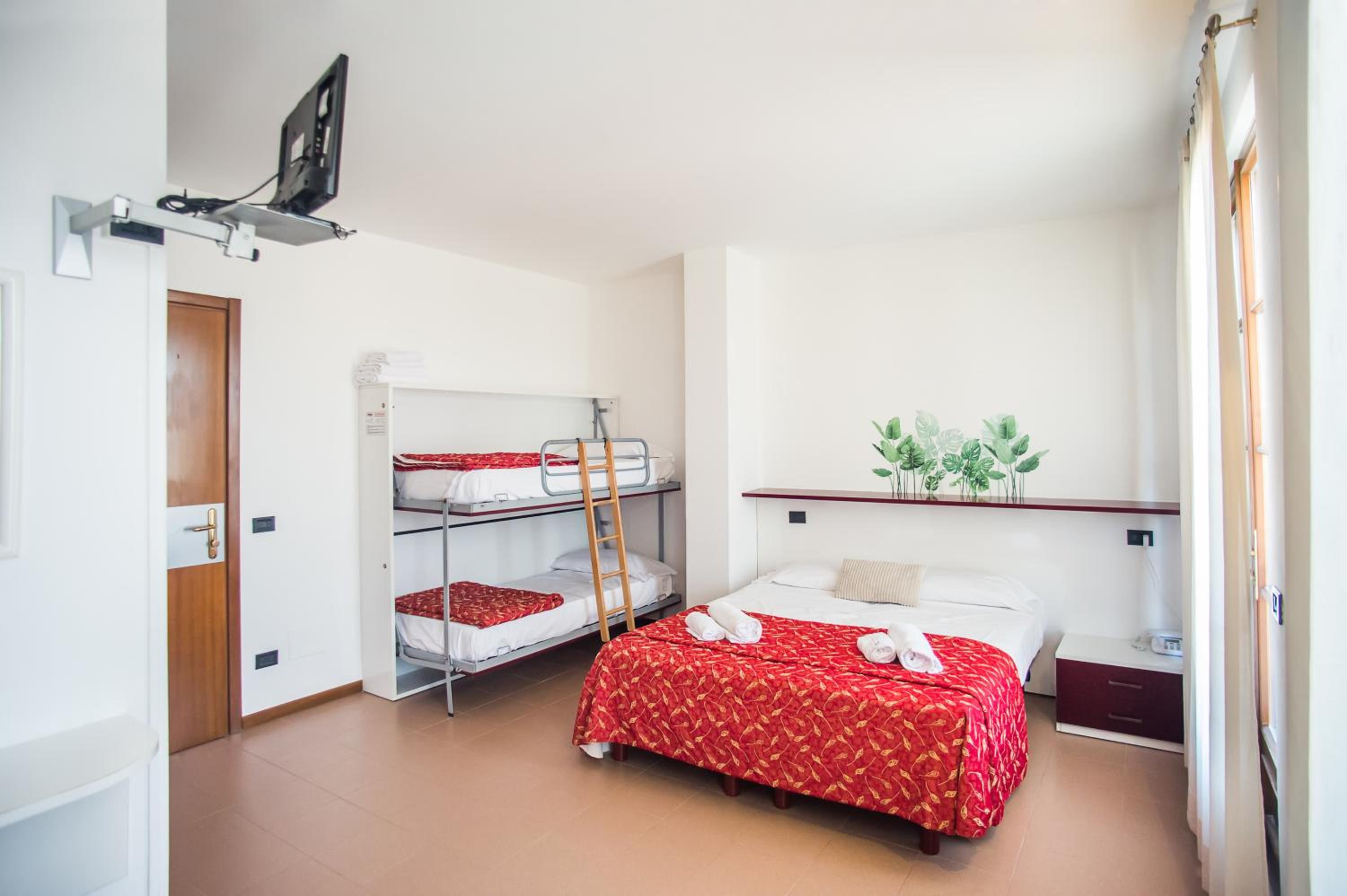 Quadruple Room - Photo 1